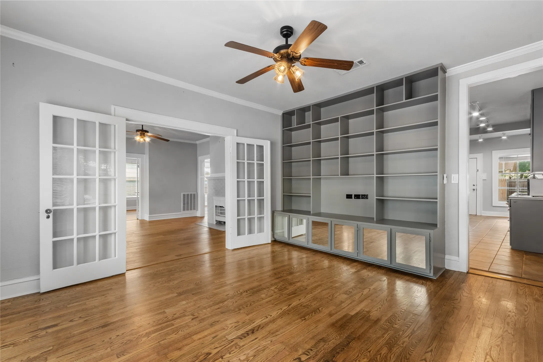 Single Family Residence For Rent in Tarrant County , 1921 Ben Hall Court, Fort Worth, Texas 76110, 3 Bedroom, 1 Bathroom, Garage spaces, 1,507 Sqft, built in 1923, mls#21295582, Real Estate Agent in Fort Worth, Homes For Rent in Tarrant county, Homes For Rent in Fort Worth, Realtor in Fort Worth Texas, Real Estate Brokerage Independent Realty Texas, Luminita Cordes Realtor