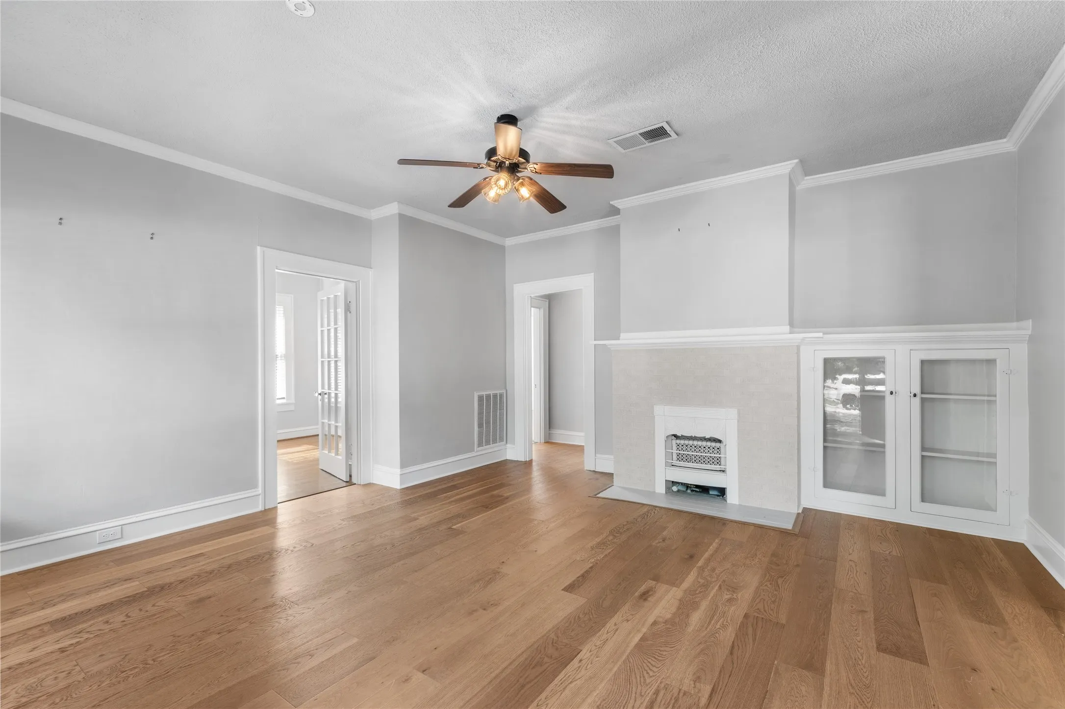 Single Family Residence For Rent in Tarrant County , 1921 Ben Hall Court, Fort Worth, Texas 76110, 3 Bedroom, 1 Bathroom, Garage spaces, 1,507 Sqft, built in 1923, mls#21295582, Real Estate Agent in Fort Worth, Homes For Rent in Tarrant county, Homes For Rent in Fort Worth, Realtor in Fort Worth Texas, Real Estate Brokerage Independent Realty Texas, Luminita Cordes Realtor