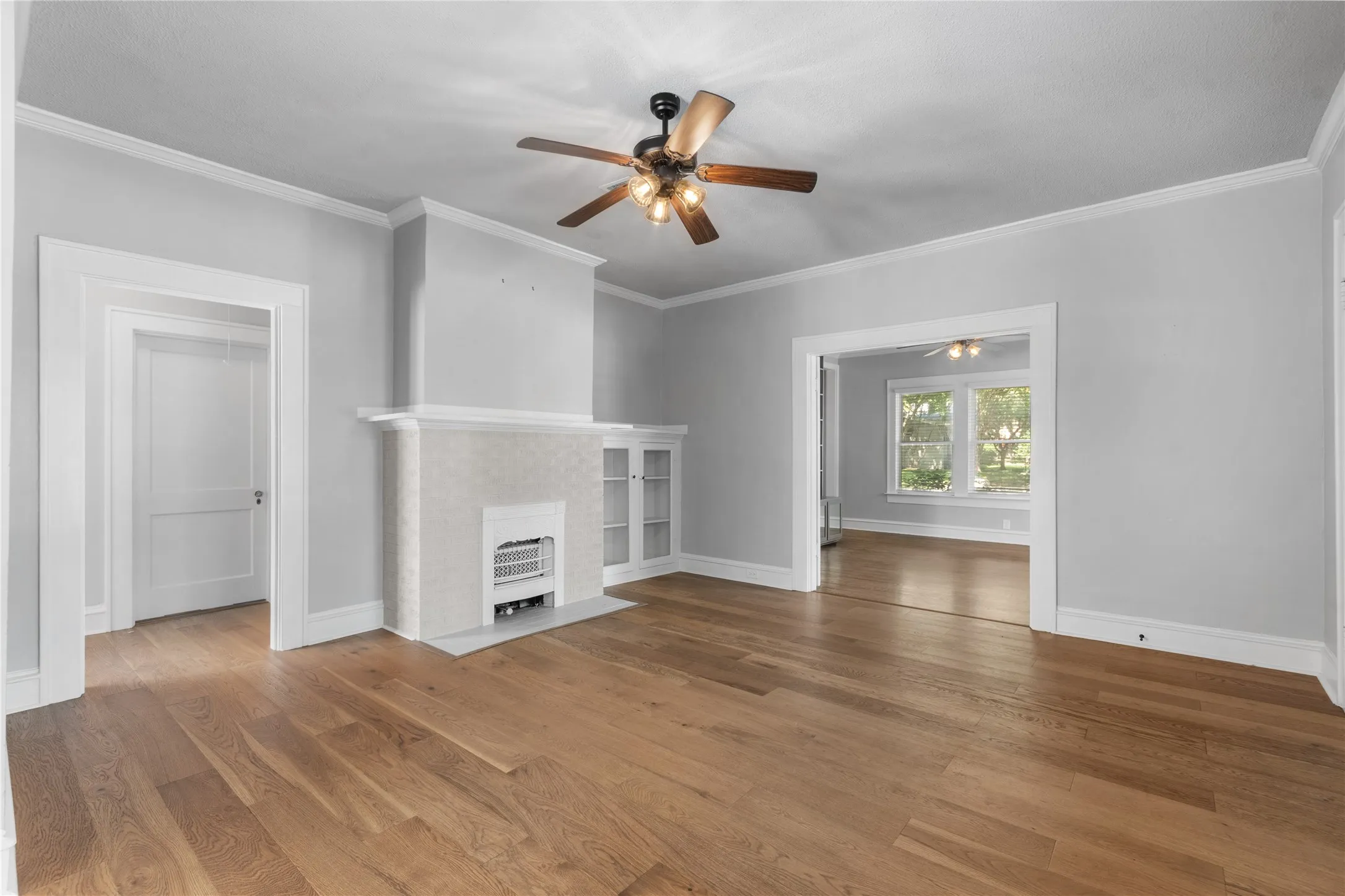 Single Family Residence For Rent in Tarrant County , 1921 Ben Hall Court, Fort Worth, Texas 76110, 3 Bedroom, 1 Bathroom, Garage spaces, 1,507 Sqft, built in 1923, mls#21295582, Real Estate Agent in Fort Worth, Homes For Rent in Tarrant county, Homes For Rent in Fort Worth, Realtor in Fort Worth Texas, Real Estate Brokerage Independent Realty Texas, Luminita Cordes Realtor