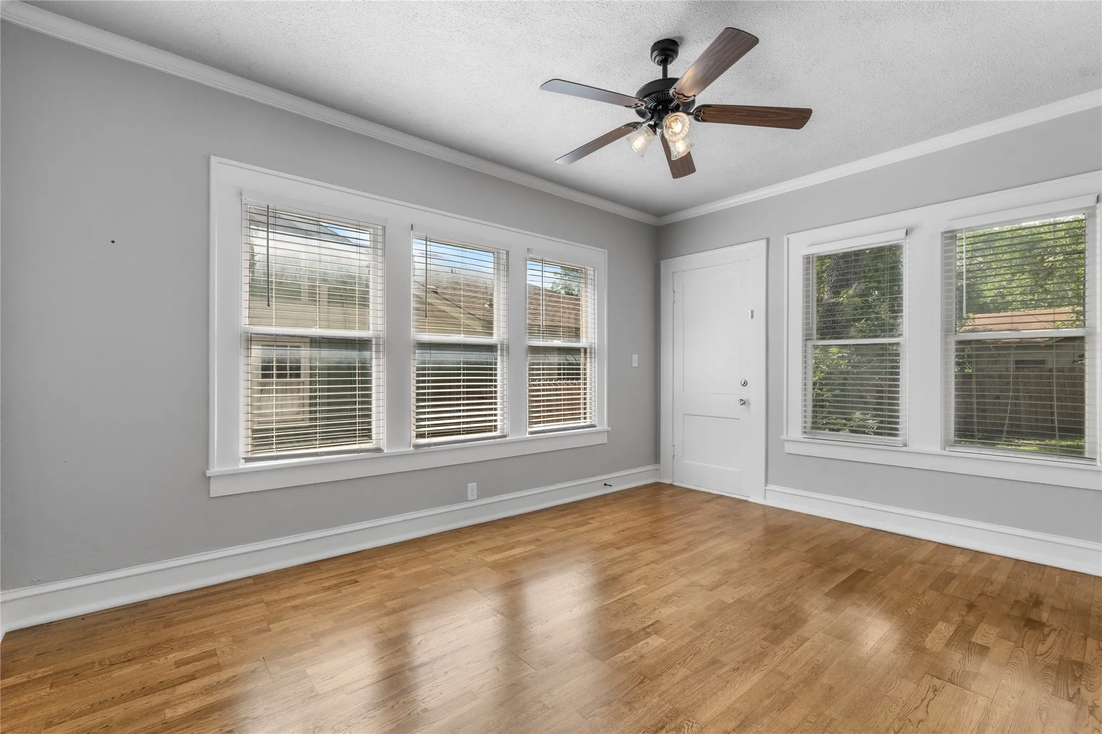 Single Family Residence For Rent in Tarrant County , 1921 Ben Hall Court, Fort Worth, Texas 76110, 3 Bedroom, 1 Bathroom, Garage spaces, 1,507 Sqft, built in 1923, mls#21295582, Real Estate Agent in Fort Worth, Homes For Rent in Tarrant county, Homes For Rent in Fort Worth, Realtor in Fort Worth Texas, Real Estate Brokerage Independent Realty Texas, Luminita Cordes Realtor