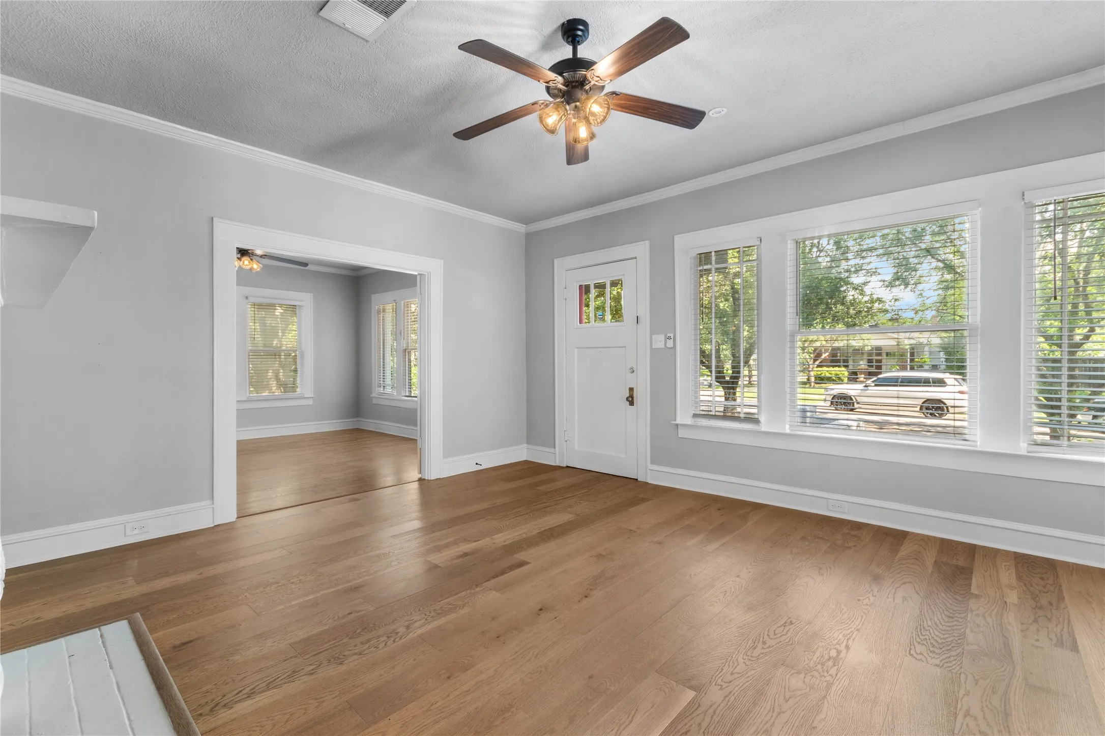 Single Family Residence For Rent in Tarrant County , 1921 Ben Hall Court, Fort Worth, Texas 76110, 3 Bedroom, 1 Bathroom, Garage spaces, 1,507 Sqft, built in 1923, mls#21295582, Real Estate Agent in Fort Worth, Homes For Rent in Tarrant county, Homes For Rent in Fort Worth, Realtor in Fort Worth Texas, Real Estate Brokerage Independent Realty Texas, Luminita Cordes Realtor
