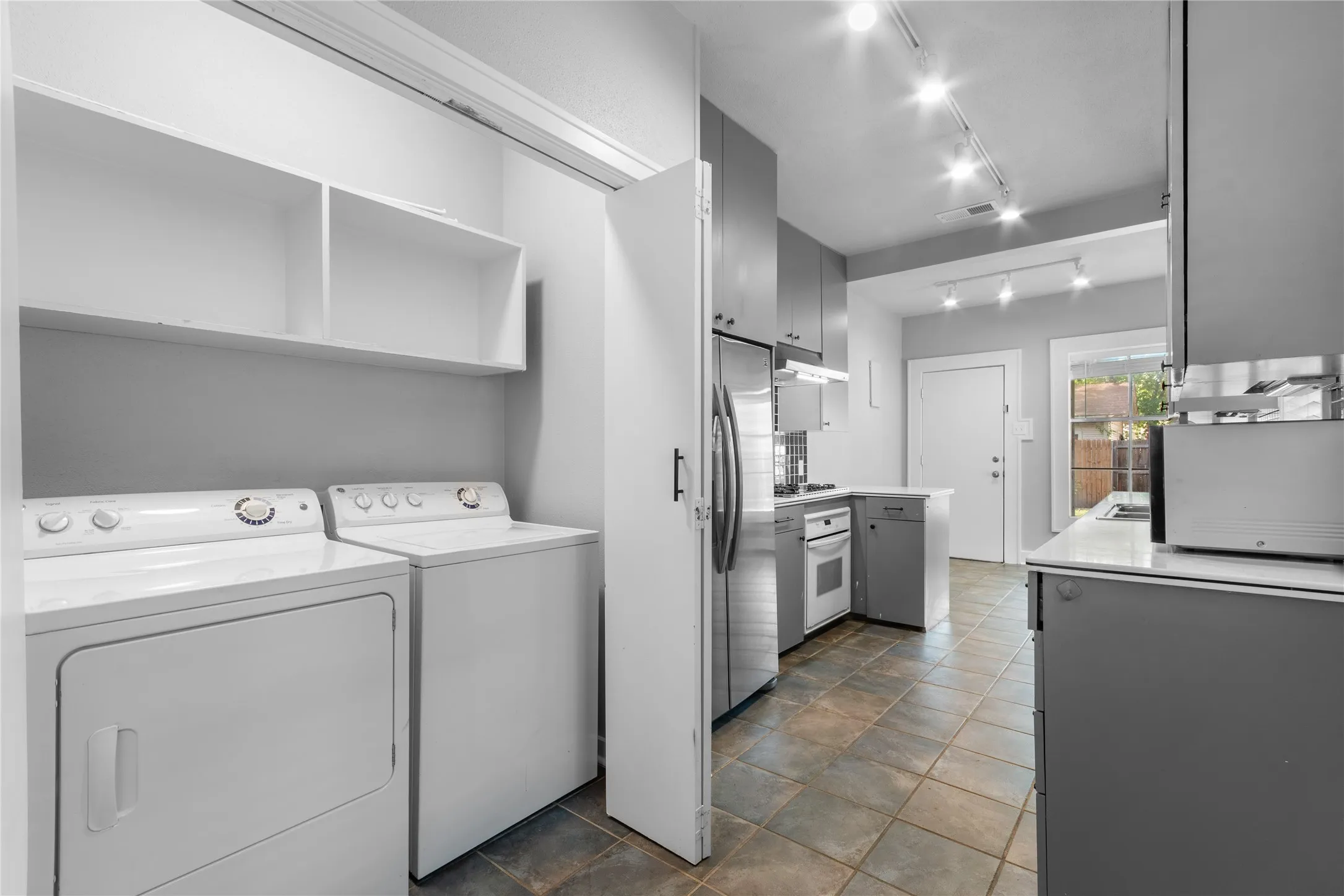 Single Family Residence For Rent in Tarrant County , 1921 Ben Hall Court, Fort Worth, Texas 76110, 3 Bedroom, 1 Bathroom, Garage spaces, 1,507 Sqft, built in 1923, mls#21295582, Real Estate Agent in Fort Worth, Homes For Rent in Tarrant county, Homes For Rent in Fort Worth, Realtor in Fort Worth Texas, Real Estate Brokerage Independent Realty Texas, Luminita Cordes Realtor
