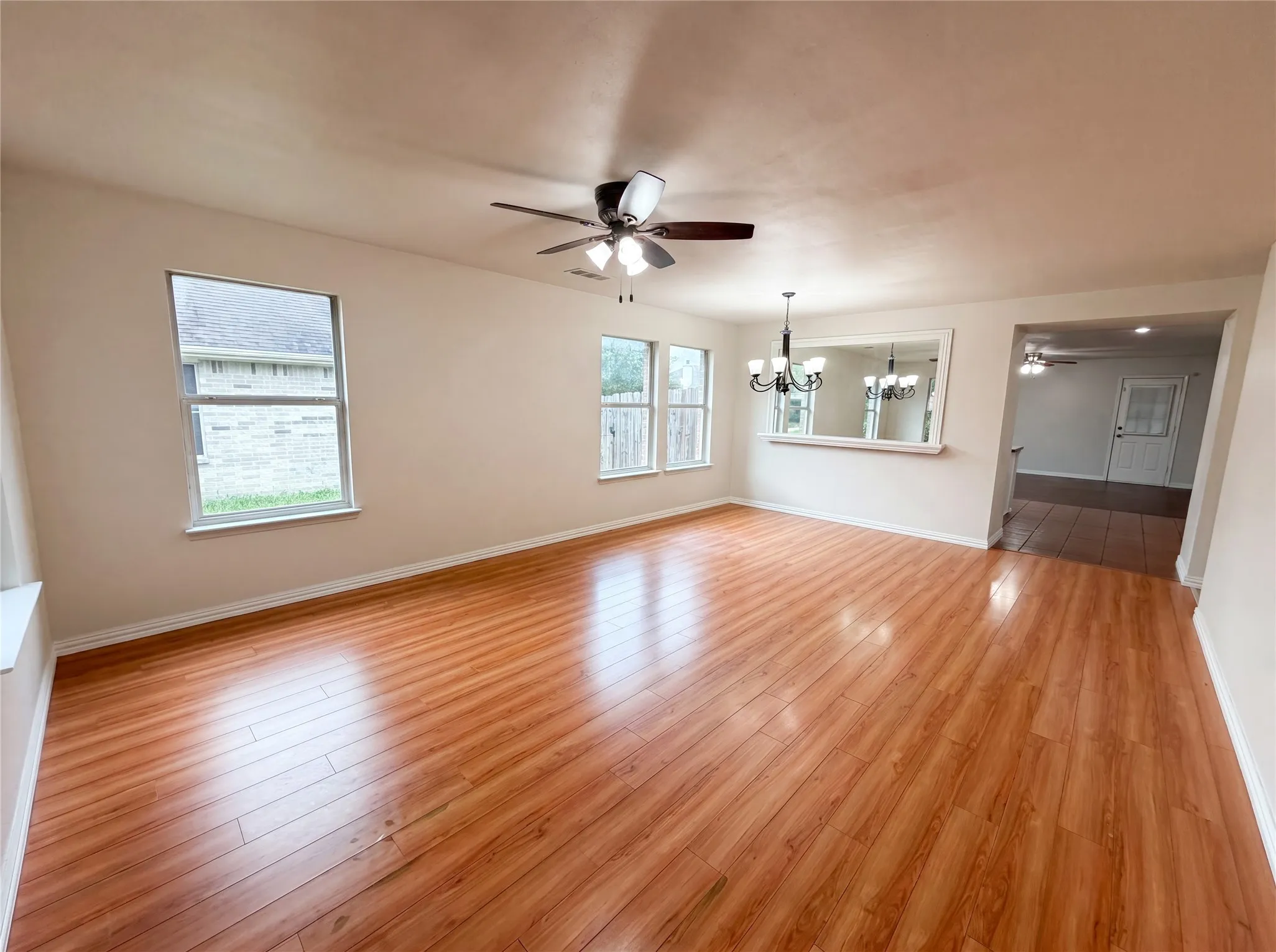 Single Family Residence For Sale in Ellis County , 111 Forest Park Lane, Red Oak, Texas 75154, 3 Bedroom, 2 Bathroom, 2 Garage spaces, 1,587 Sqft, built in 2004, mls#21295619, Real Estate Agent in Red Oak, Homes For Sale in Ellis county, Homes For Sale in Red Oak, Realtor in Red Oak Texas, Real Estate Brokerage Independent Realty Texas, Luminita Cordes Realtor