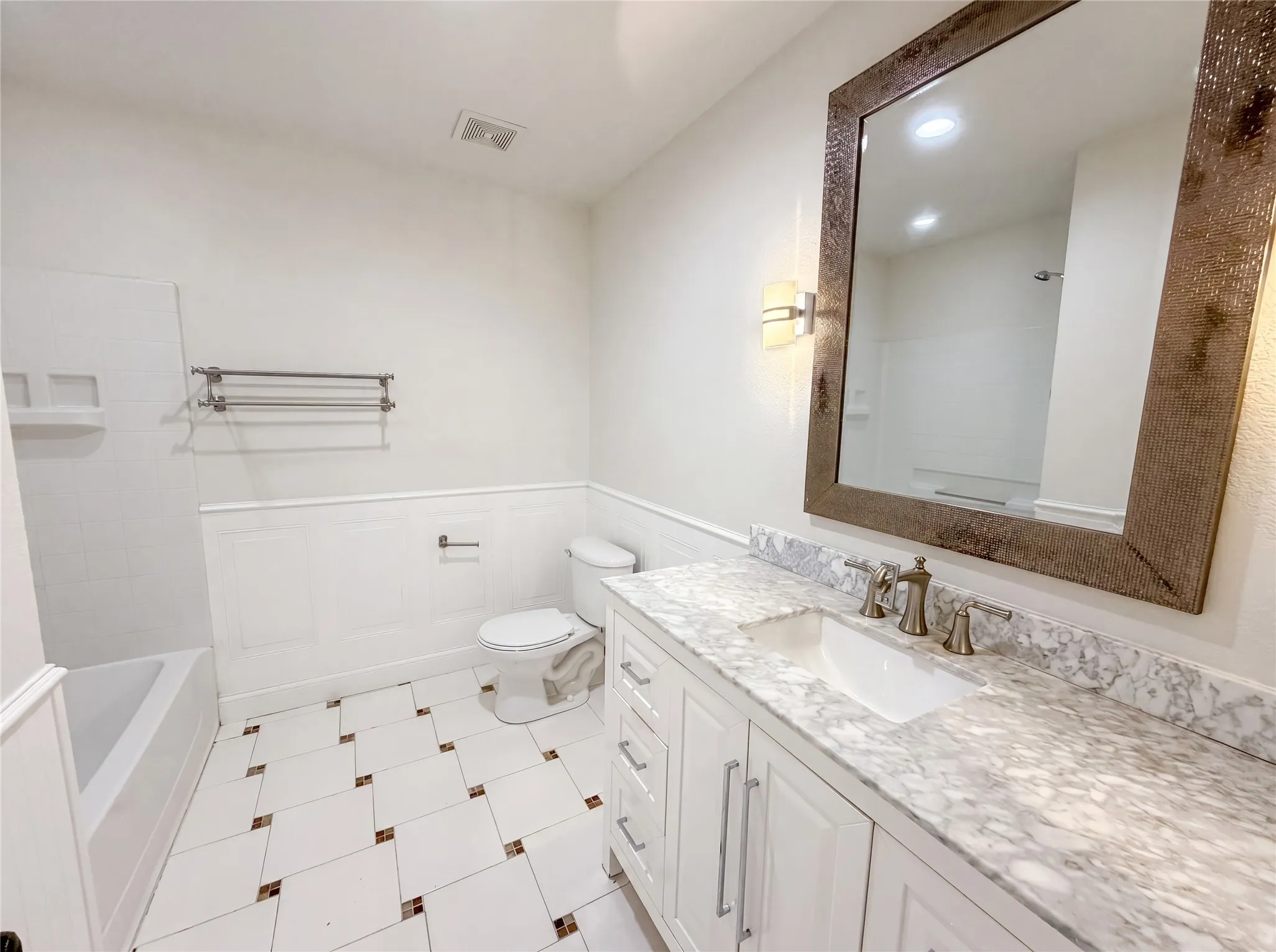 Single Family Residence For Sale in Ellis County , 111 Forest Park Lane, Red Oak, Texas 75154, 3 Bedroom, 2 Bathroom, 2 Garage spaces, 1,587 Sqft, built in 2004, mls#21295619, Real Estate Agent in Red Oak, Homes For Sale in Ellis county, Homes For Sale in Red Oak, Realtor in Red Oak Texas, Real Estate Brokerage Independent Realty Texas, Luminita Cordes Realtor