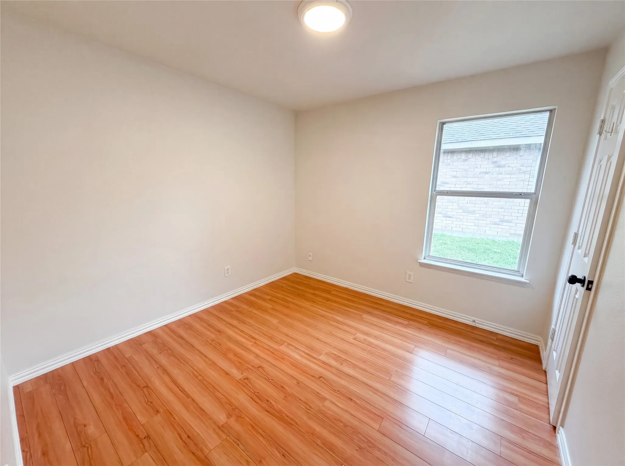 Single Family Residence For Sale in Ellis County , 111 Forest Park Lane, Red Oak, Texas 75154, 3 Bedroom, 2 Bathroom, 2 Garage spaces, 1,587 Sqft, built in 2004, mls#21295619, Real Estate Agent in Red Oak, Homes For Sale in Ellis county, Homes For Sale in Red Oak, Realtor in Red Oak Texas, Real Estate Brokerage Independent Realty Texas, Luminita Cordes Realtor