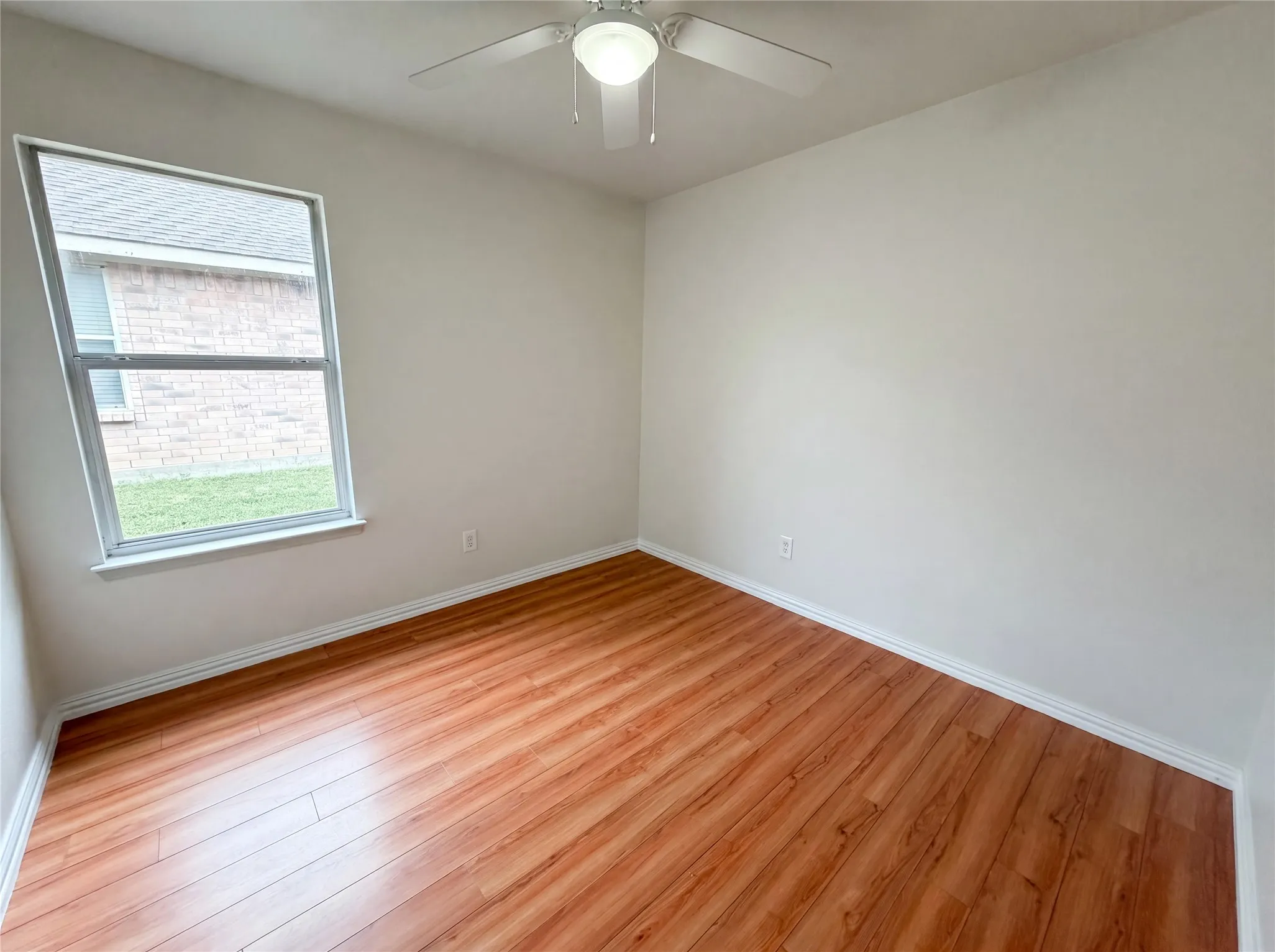 Single Family Residence For Sale in Ellis County , 111 Forest Park Lane, Red Oak, Texas 75154, 3 Bedroom, 2 Bathroom, 2 Garage spaces, 1,587 Sqft, built in 2004, mls#21295619, Real Estate Agent in Red Oak, Homes For Sale in Ellis county, Homes For Sale in Red Oak, Realtor in Red Oak Texas, Real Estate Brokerage Independent Realty Texas, Luminita Cordes Realtor