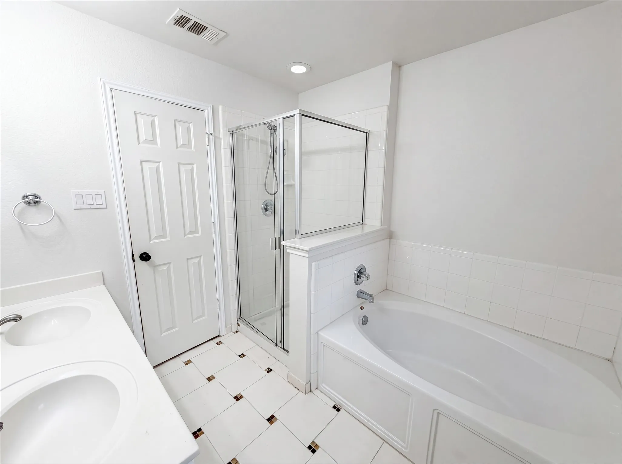 Single Family Residence For Sale in Ellis County , 111 Forest Park Lane, Red Oak, Texas 75154, 3 Bedroom, 2 Bathroom, 2 Garage spaces, 1,587 Sqft, built in 2004, mls#21295619, Real Estate Agent in Red Oak, Homes For Sale in Ellis county, Homes For Sale in Red Oak, Realtor in Red Oak Texas, Real Estate Brokerage Independent Realty Texas, Luminita Cordes Realtor