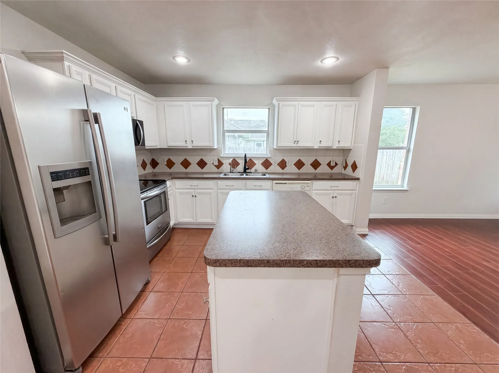 Single Family Residence For Sale in Ellis County , 111 Forest Park Lane, Red Oak, Texas 75154, 3 Bedroom, 2 Bathroom, 2 Garage spaces, 1,587 Sqft, built in 2004, mls#21295619, Real Estate Agent in Red Oak, Homes For Sale in Ellis county, Homes For Sale in Red Oak, Realtor in Red Oak Texas, Real Estate Brokerage Independent Realty Texas, Luminita Cordes Realtor