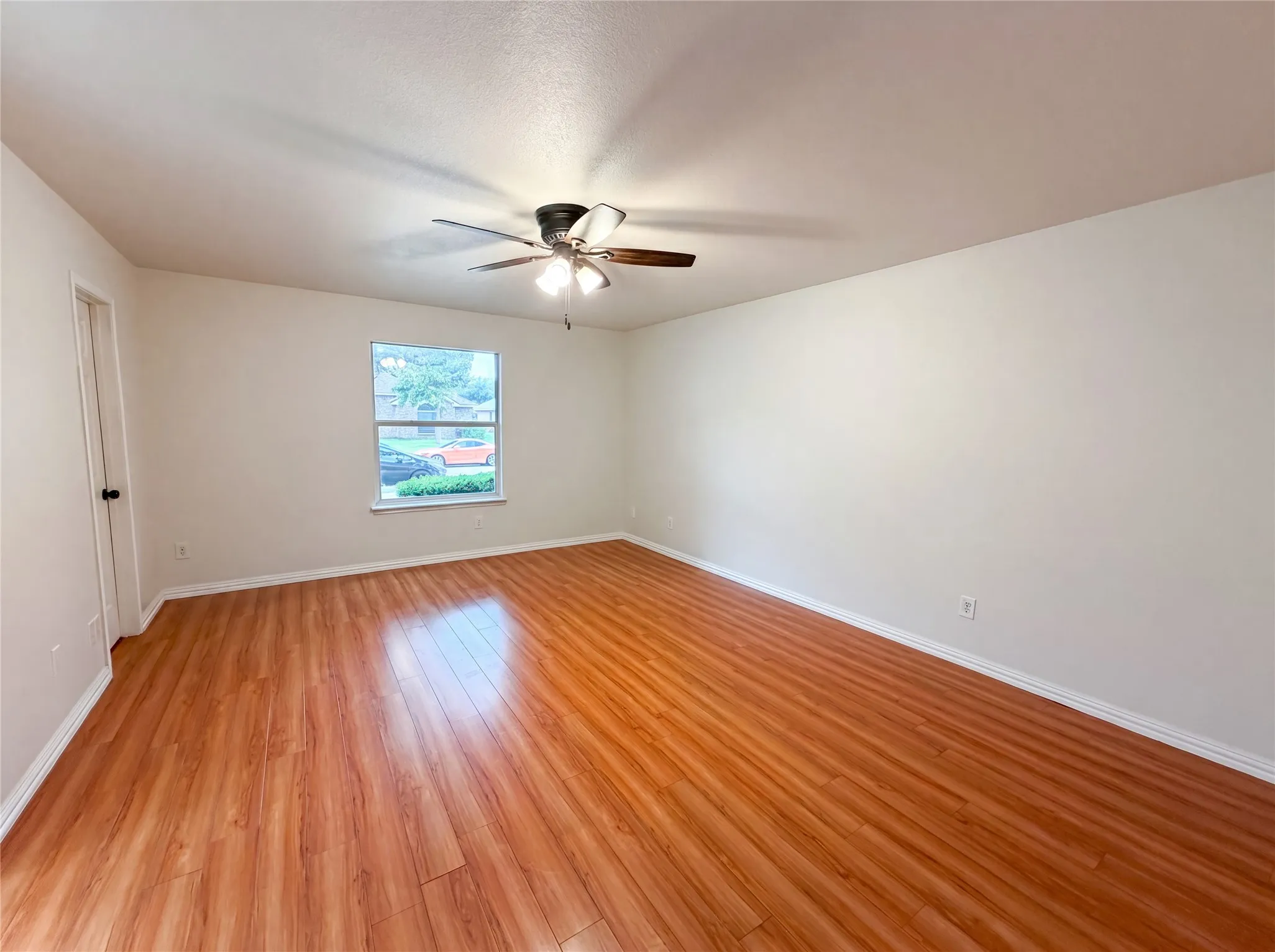 Single Family Residence For Sale in Ellis County , 111 Forest Park Lane, Red Oak, Texas 75154, 3 Bedroom, 2 Bathroom, 2 Garage spaces, 1,587 Sqft, built in 2004, mls#21295619, Real Estate Agent in Red Oak, Homes For Sale in Ellis county, Homes For Sale in Red Oak, Realtor in Red Oak Texas, Real Estate Brokerage Independent Realty Texas, Luminita Cordes Realtor
