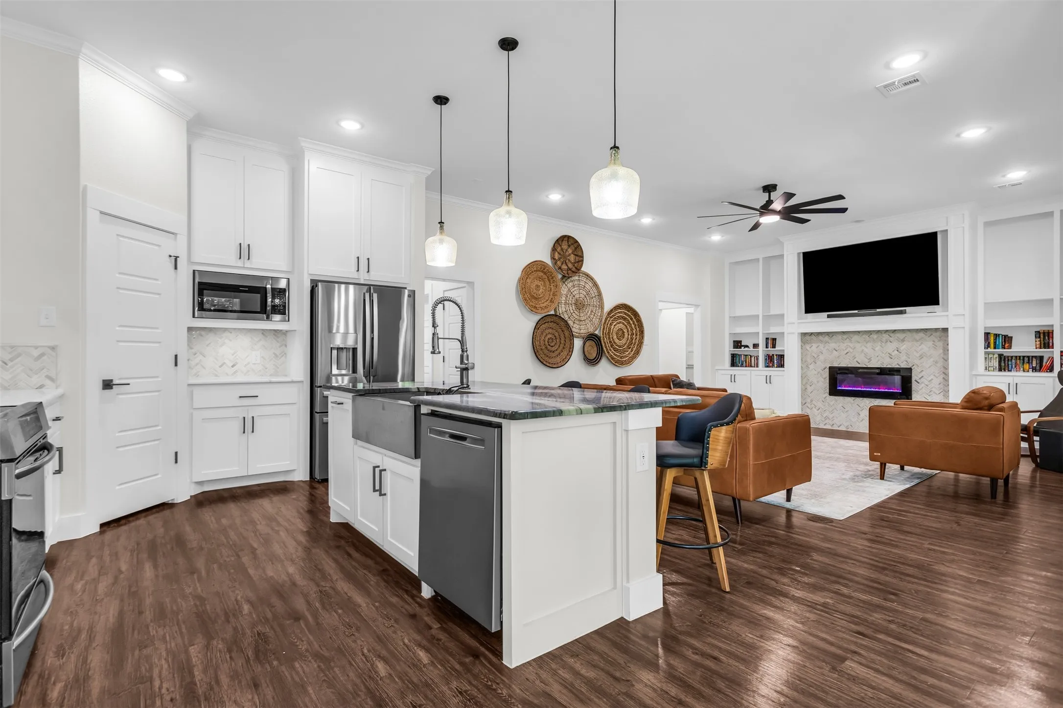 Single Family Residence For Sale in Grayson County , 1028 W Day Street, Denison, Texas 75020, 3 Bedroom, 2 Bathroom, 2 Garage spaces, 2,056 Sqft, built in 2021, mls#21275362, Real Estate Agent in Denison, Homes For Sale in Grayson county, Homes For Sale in Denison, Realtor in Denison Texas, Real Estate Brokerage Independent Realty Texas, Luminita Cordes Realtor
