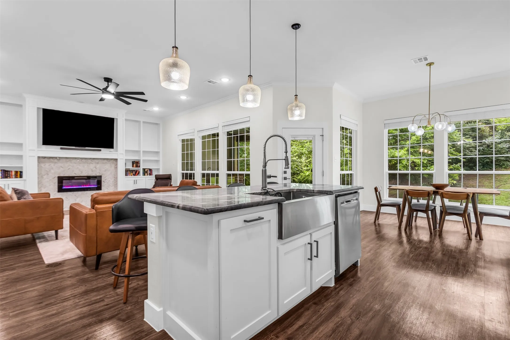 Single Family Residence For Sale in Grayson County , 1028 W Day Street, Denison, Texas 75020, 3 Bedroom, 2 Bathroom, 2 Garage spaces, 2,056 Sqft, built in 2021, mls#21275362, Real Estate Agent in Denison, Homes For Sale in Grayson county, Homes For Sale in Denison, Realtor in Denison Texas, Real Estate Brokerage Independent Realty Texas, Luminita Cordes Realtor