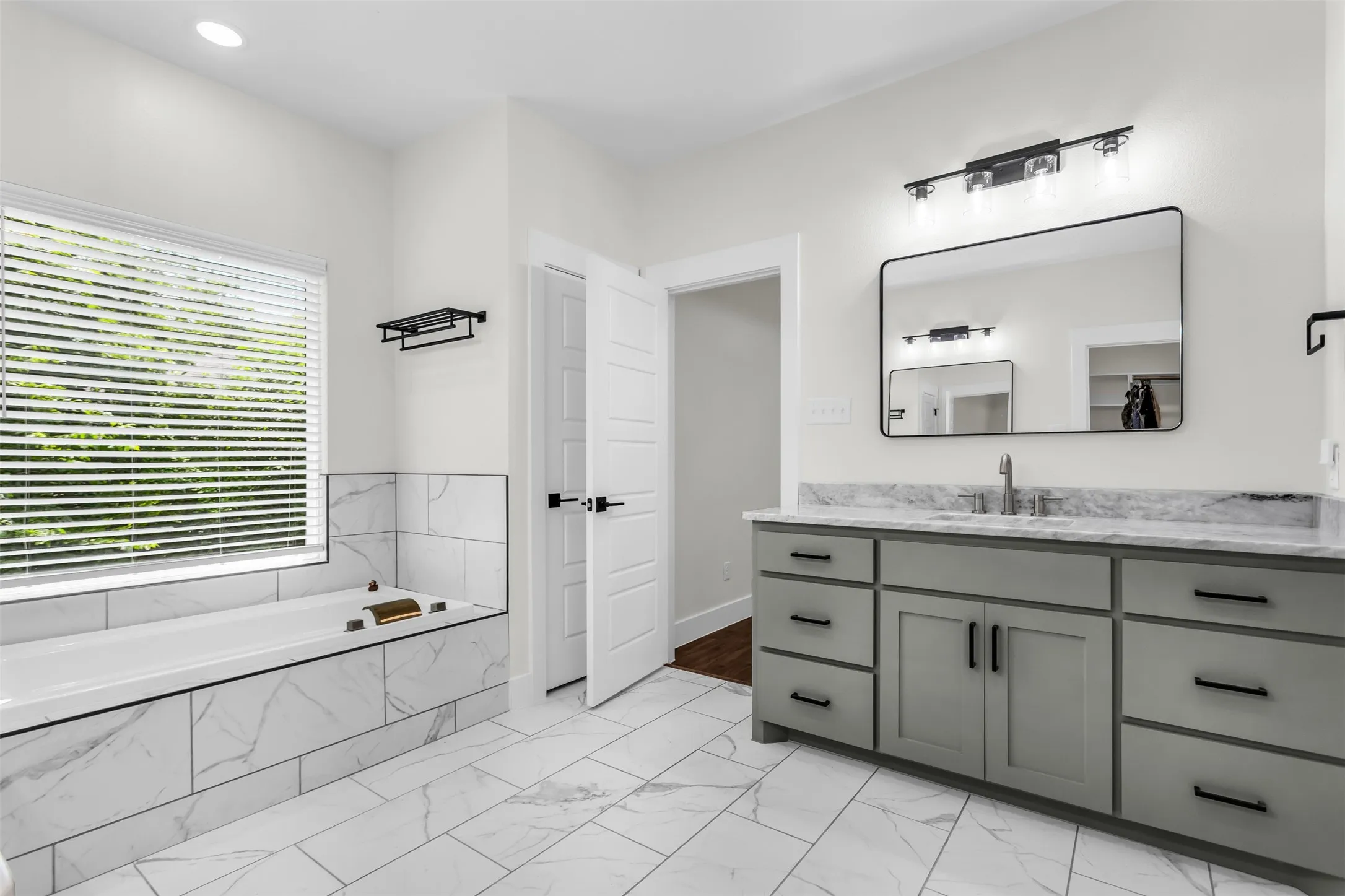 Single Family Residence For Sale in Grayson County , 1028 W Day Street, Denison, Texas 75020, 3 Bedroom, 2 Bathroom, 2 Garage spaces, 2,056 Sqft, built in 2021, mls#21275362, Real Estate Agent in Denison, Homes For Sale in Grayson county, Homes For Sale in Denison, Realtor in Denison Texas, Real Estate Brokerage Independent Realty Texas, Luminita Cordes Realtor