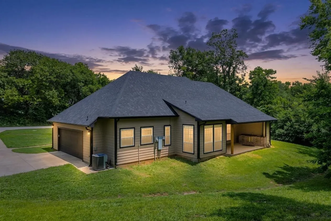 Single Family Residence For Sale in Grayson County , 1028 W Day Street, Denison, Texas 75020, 3 Bedroom, 2 Bathroom, 2 Garage spaces, 2,056 Sqft, built in 2021, mls#21275362, Real Estate Agent in Denison, Homes For Sale in Grayson county, Homes For Sale in Denison, Realtor in Denison Texas, Real Estate Brokerage Independent Realty Texas, Luminita Cordes Realtor
