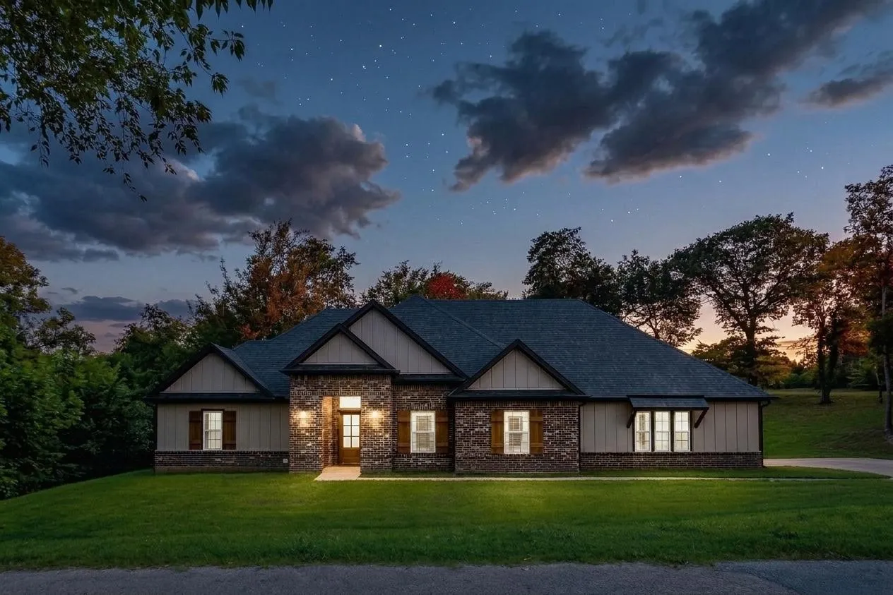 Single Family Residence For Sale in Grayson County , 1028 W Day Street, Denison, Texas 75020, 3 Bedroom, 2 Bathroom, 2 Garage spaces, 2,056 Sqft, built in 2021, mls#21275362, Real Estate Agent in Denison, Homes For Sale in Grayson county, Homes For Sale in Denison, Realtor in Denison Texas, Real Estate Brokerage Independent Realty Texas, Luminita Cordes Realtor