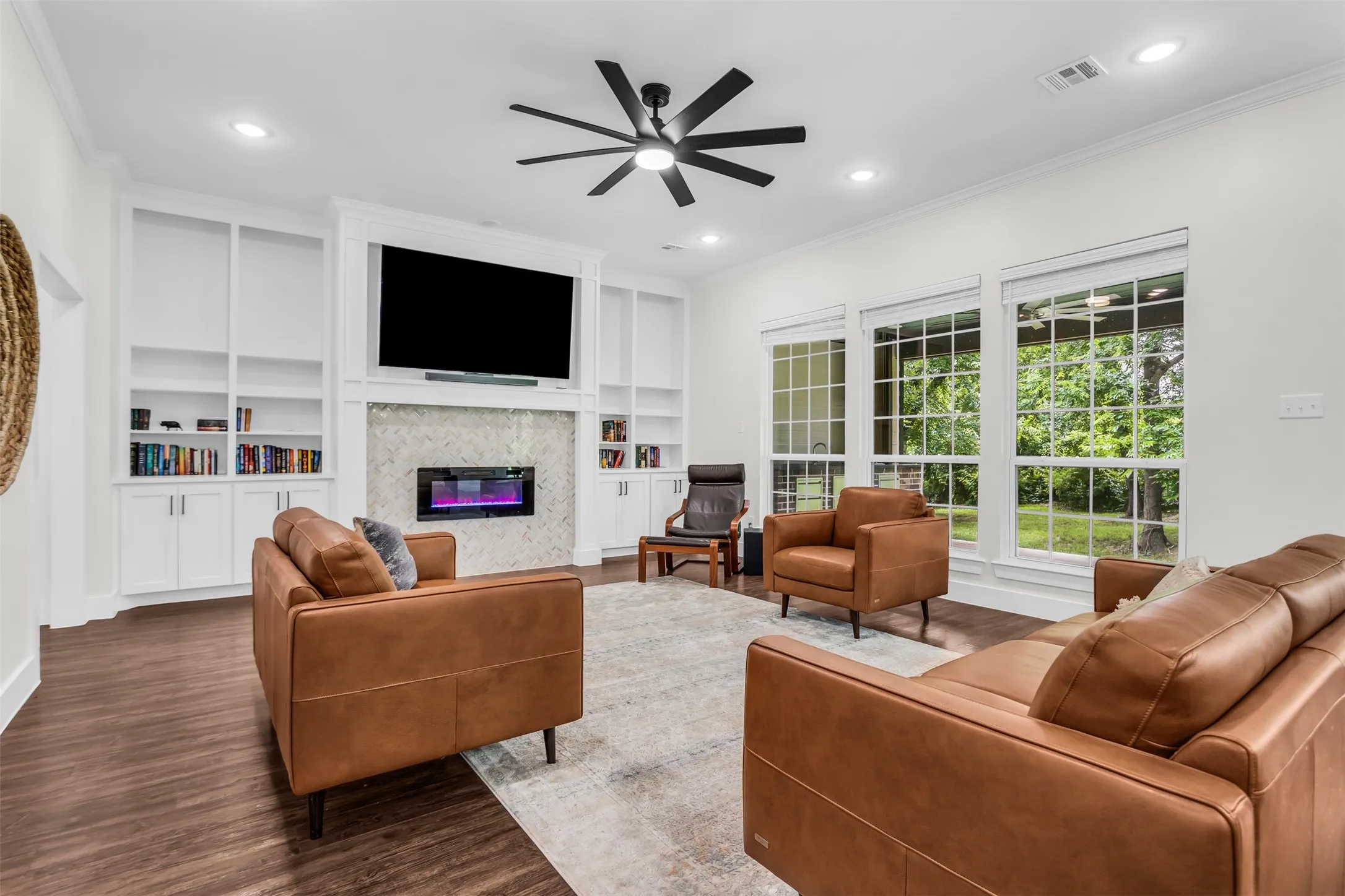 Single Family Residence For Sale in Grayson County , 1028 W Day Street, Denison, Texas 75020, 3 Bedroom, 2 Bathroom, 2 Garage spaces, 2,056 Sqft, built in 2021, mls#21275362, Real Estate Agent in Denison, Homes For Sale in Grayson county, Homes For Sale in Denison, Realtor in Denison Texas, Real Estate Brokerage Independent Realty Texas, Luminita Cordes Realtor