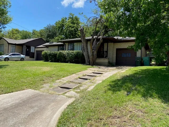 Single Family Residence For Sale in Grayson County , 626 Kessler Boulevard, Sherman, Texas 75092, 2 Bedroom, 1 Bathroom, 1 Garage spaces, 1,128 Sqft, built in 1952, mls#21294409, Real Estate Agent in Sherman, Homes For Sale in Grayson county, Homes For Sale in Sherman, Realtor in Sherman Texas, Real Estate Brokerage Independent Realty Texas, Luminita Cordes Realtor