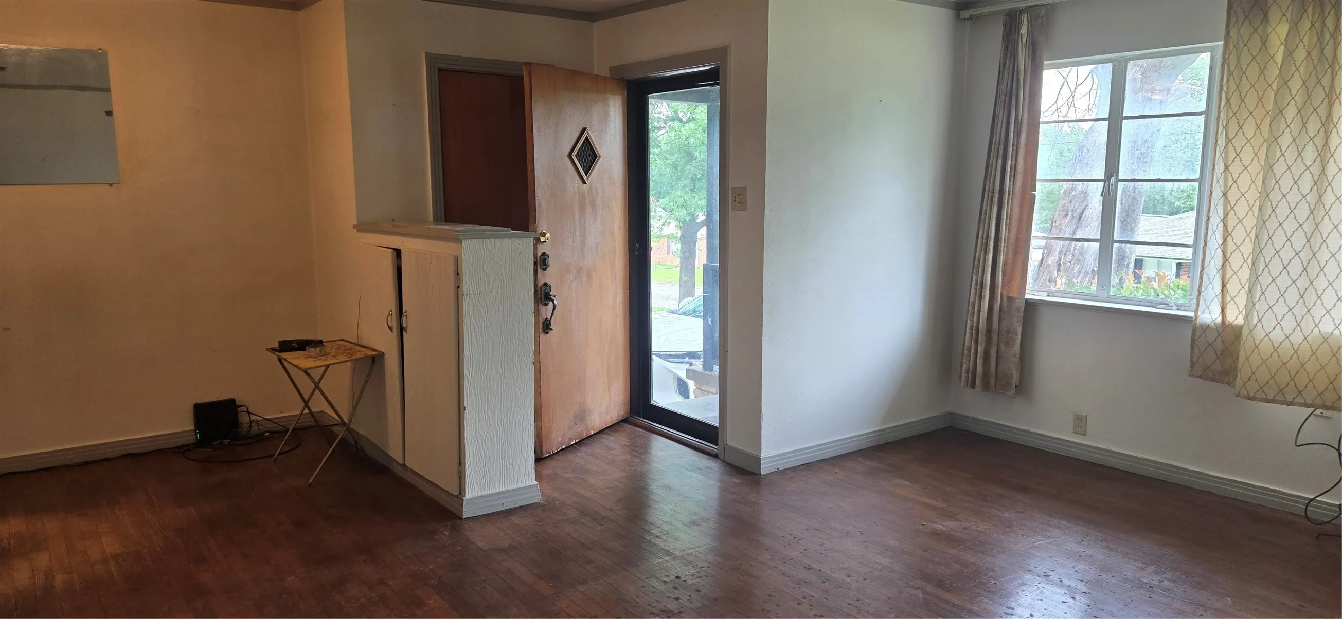 Single Family Residence For Sale in Grayson County , 626 Kessler Boulevard, Sherman, Texas 75092, 2 Bedroom, 1 Bathroom, 1 Garage spaces, 1,128 Sqft, built in 1952, mls#21294409, Real Estate Agent in Sherman, Homes For Sale in Grayson county, Homes For Sale in Sherman, Realtor in Sherman Texas, Real Estate Brokerage Independent Realty Texas, Luminita Cordes Realtor