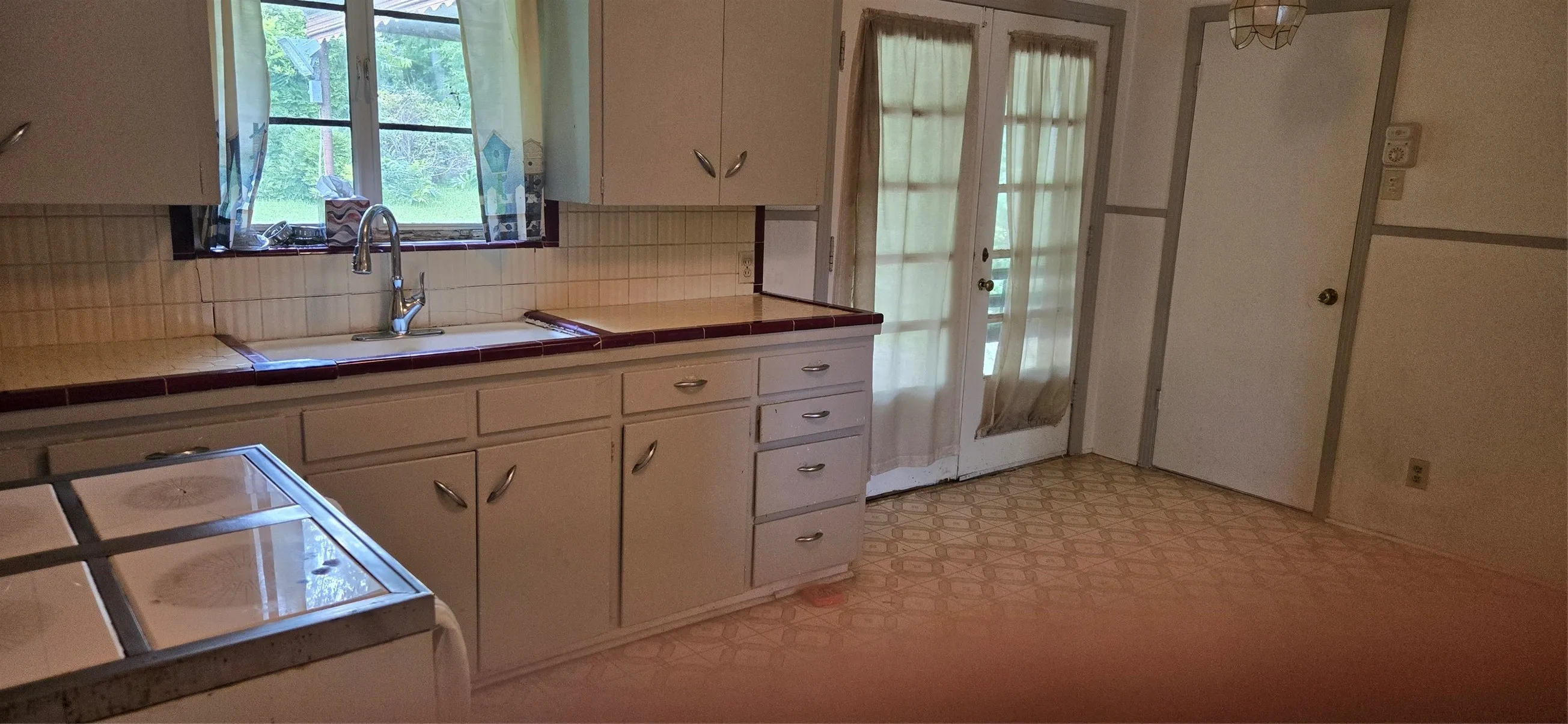 Single Family Residence For Sale in Grayson County , 626 Kessler Boulevard, Sherman, Texas 75092, 2 Bedroom, 1 Bathroom, 1 Garage spaces, 1,128 Sqft, built in 1952, mls#21294409, Real Estate Agent in Sherman, Homes For Sale in Grayson county, Homes For Sale in Sherman, Realtor in Sherman Texas, Real Estate Brokerage Independent Realty Texas, Luminita Cordes Realtor
