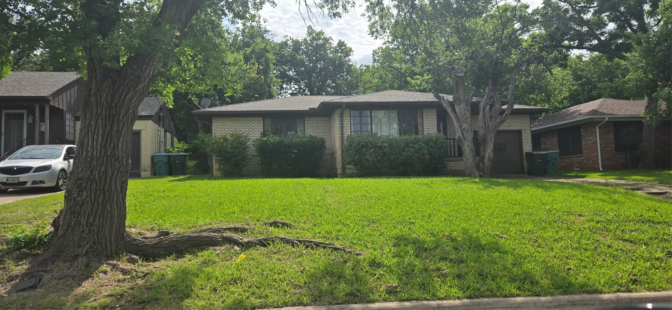 Single Family Residence For Sale in Grayson County , 626 Kessler Boulevard, Sherman, Texas 75092, 2 Bedroom, 1 Bathroom, 1 Garage spaces, 1,128 Sqft, built in 1952, mls#21294409, Real Estate Agent in Sherman, Homes For Sale in Grayson county, Homes For Sale in Sherman, Realtor in Sherman Texas, Real Estate Brokerage Independent Realty Texas, Luminita Cordes Realtor