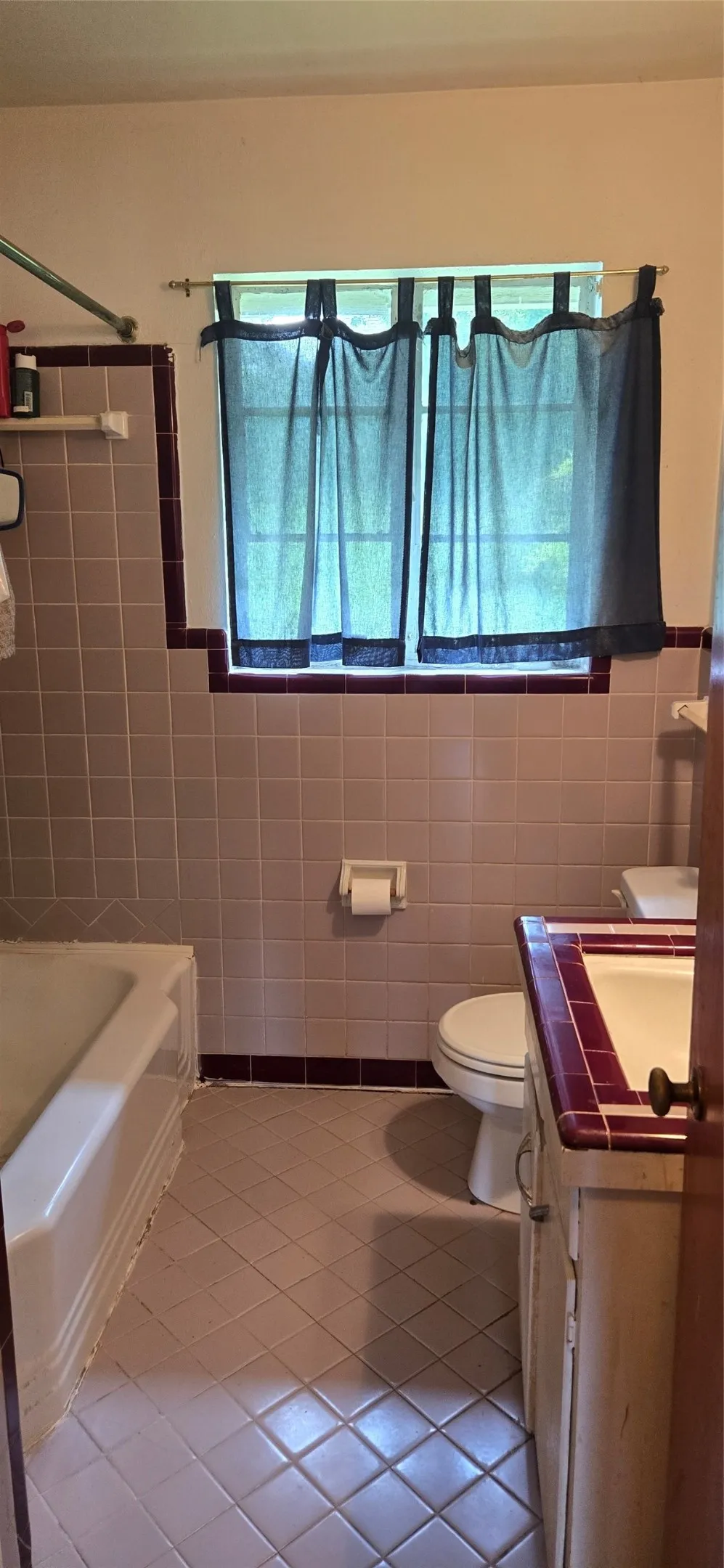 Single Family Residence For Sale in Grayson County , 626 Kessler Boulevard, Sherman, Texas 75092, 2 Bedroom, 1 Bathroom, 1 Garage spaces, 1,128 Sqft, built in 1952, mls#21294409, Real Estate Agent in Sherman, Homes For Sale in Grayson county, Homes For Sale in Sherman, Realtor in Sherman Texas, Real Estate Brokerage Independent Realty Texas, Luminita Cordes Realtor