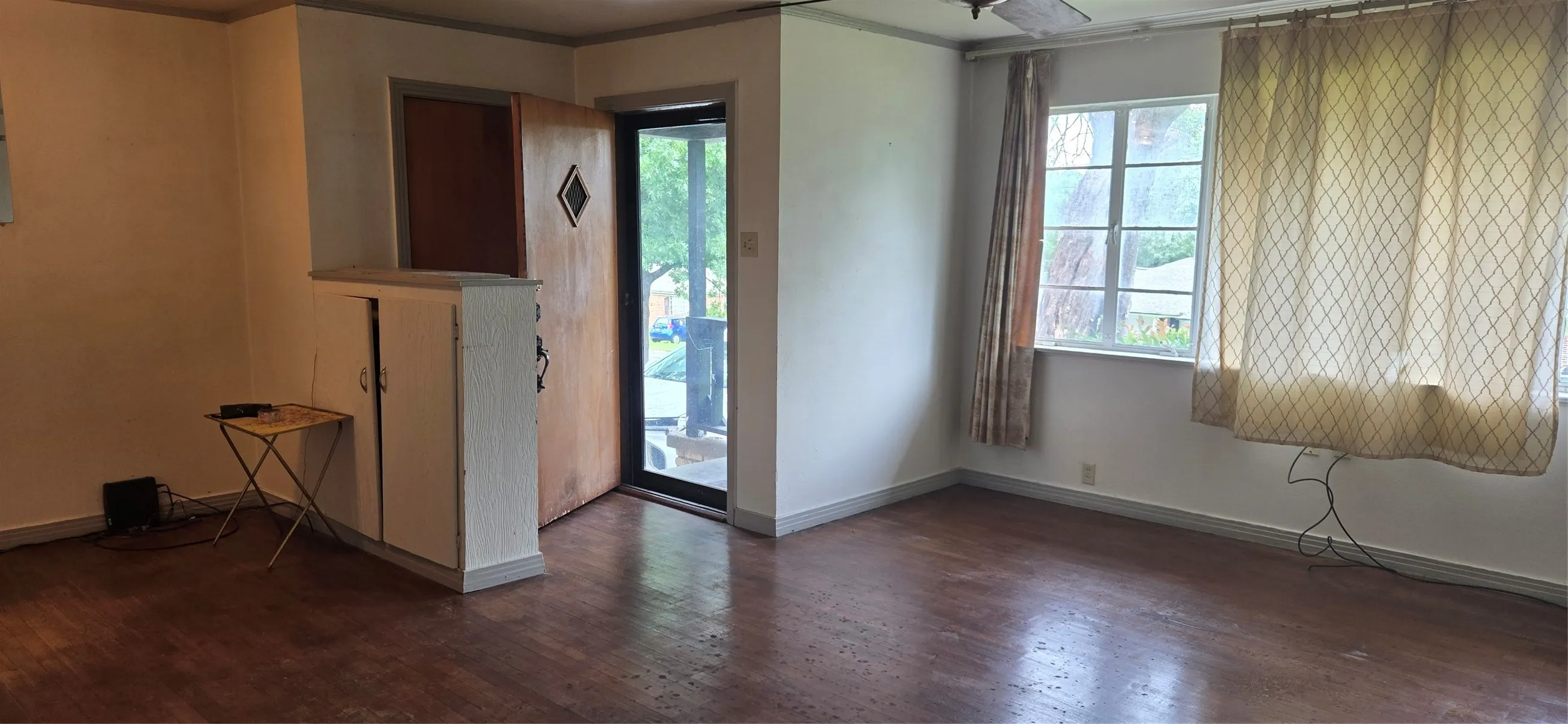Single Family Residence For Sale in Grayson County , 626 Kessler Boulevard, Sherman, Texas 75092, 2 Bedroom, 1 Bathroom, 1 Garage spaces, 1,128 Sqft, built in 1952, mls#21294409, Real Estate Agent in Sherman, Homes For Sale in Grayson county, Homes For Sale in Sherman, Realtor in Sherman Texas, Real Estate Brokerage Independent Realty Texas, Luminita Cordes Realtor