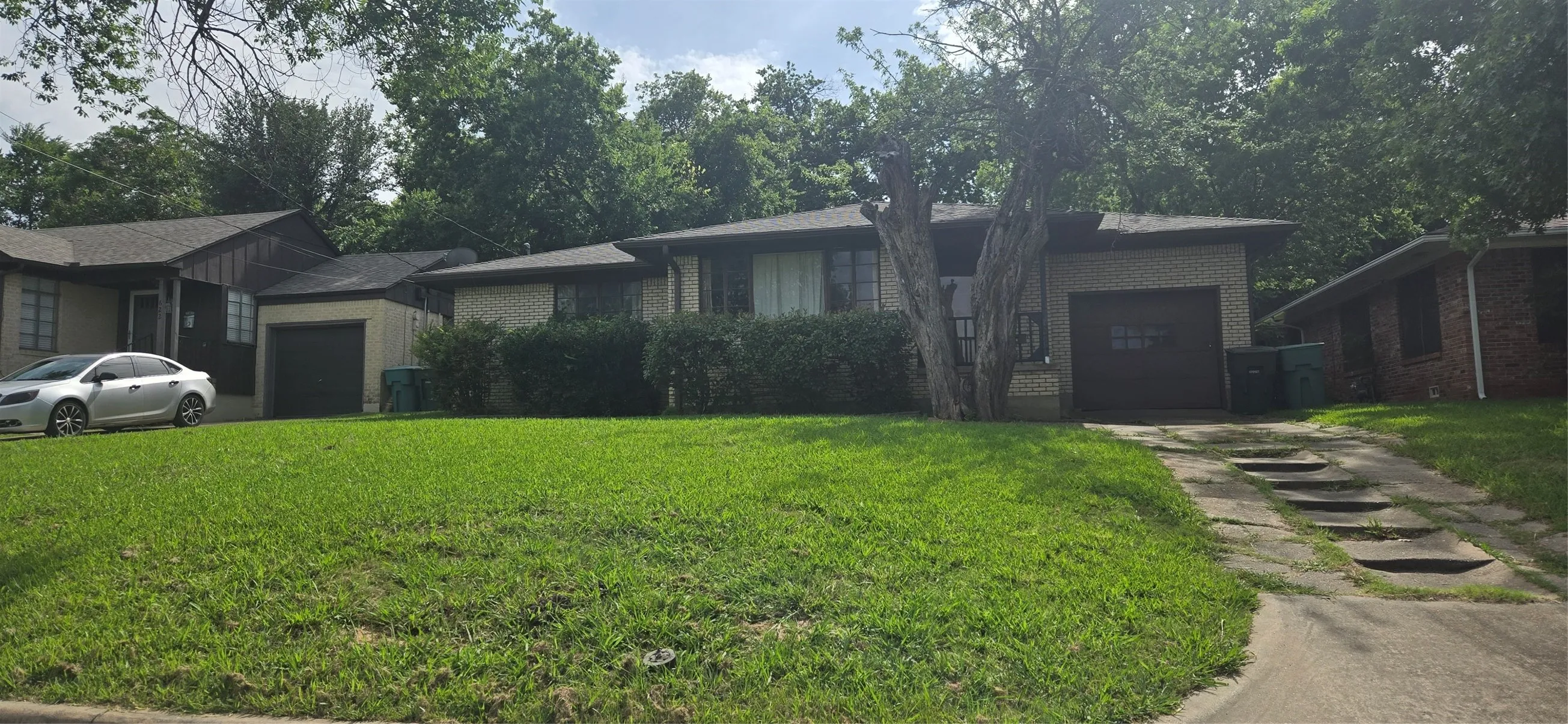 Single Family Residence For Sale in Grayson County , 626 Kessler Boulevard, Sherman, Texas 75092, 2 Bedroom, 1 Bathroom, 1 Garage spaces, 1,128 Sqft, built in 1952, mls#21294409, Real Estate Agent in Sherman, Homes For Sale in Grayson county, Homes For Sale in Sherman, Realtor in Sherman Texas, Real Estate Brokerage Independent Realty Texas, Luminita Cordes Realtor