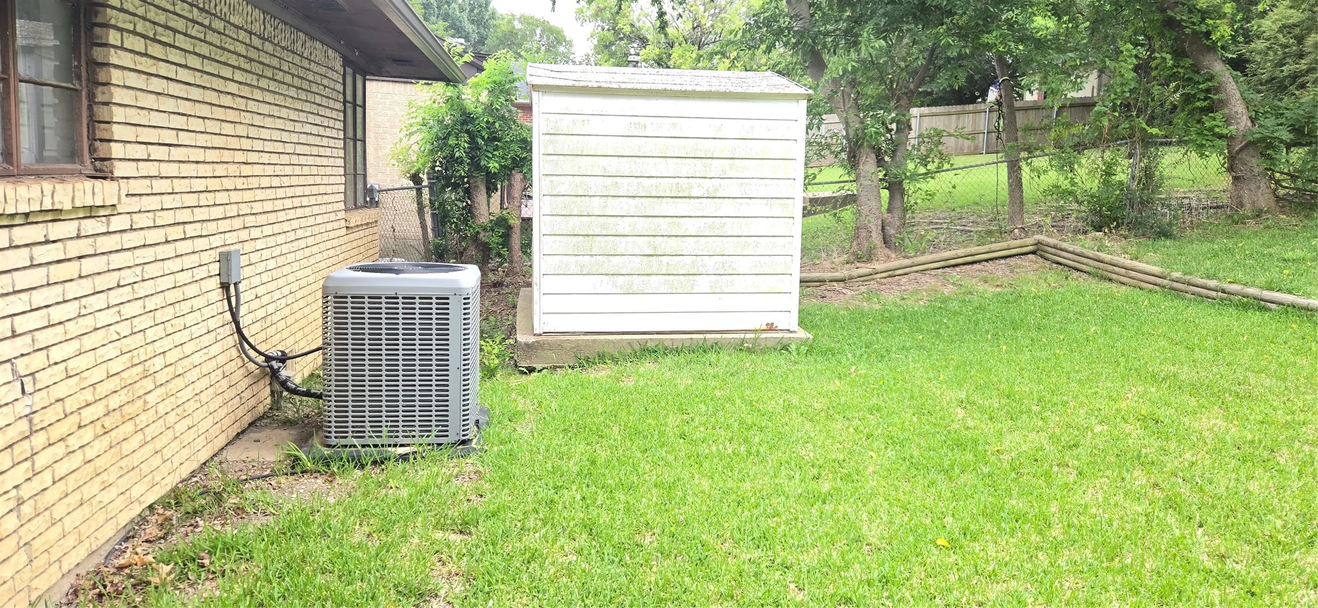 Single Family Residence For Sale in Grayson County , 626 Kessler Boulevard, Sherman, Texas 75092, 2 Bedroom, 1 Bathroom, 1 Garage spaces, 1,128 Sqft, built in 1952, mls#21294409, Real Estate Agent in Sherman, Homes For Sale in Grayson county, Homes For Sale in Sherman, Realtor in Sherman Texas, Real Estate Brokerage Independent Realty Texas, Luminita Cordes Realtor