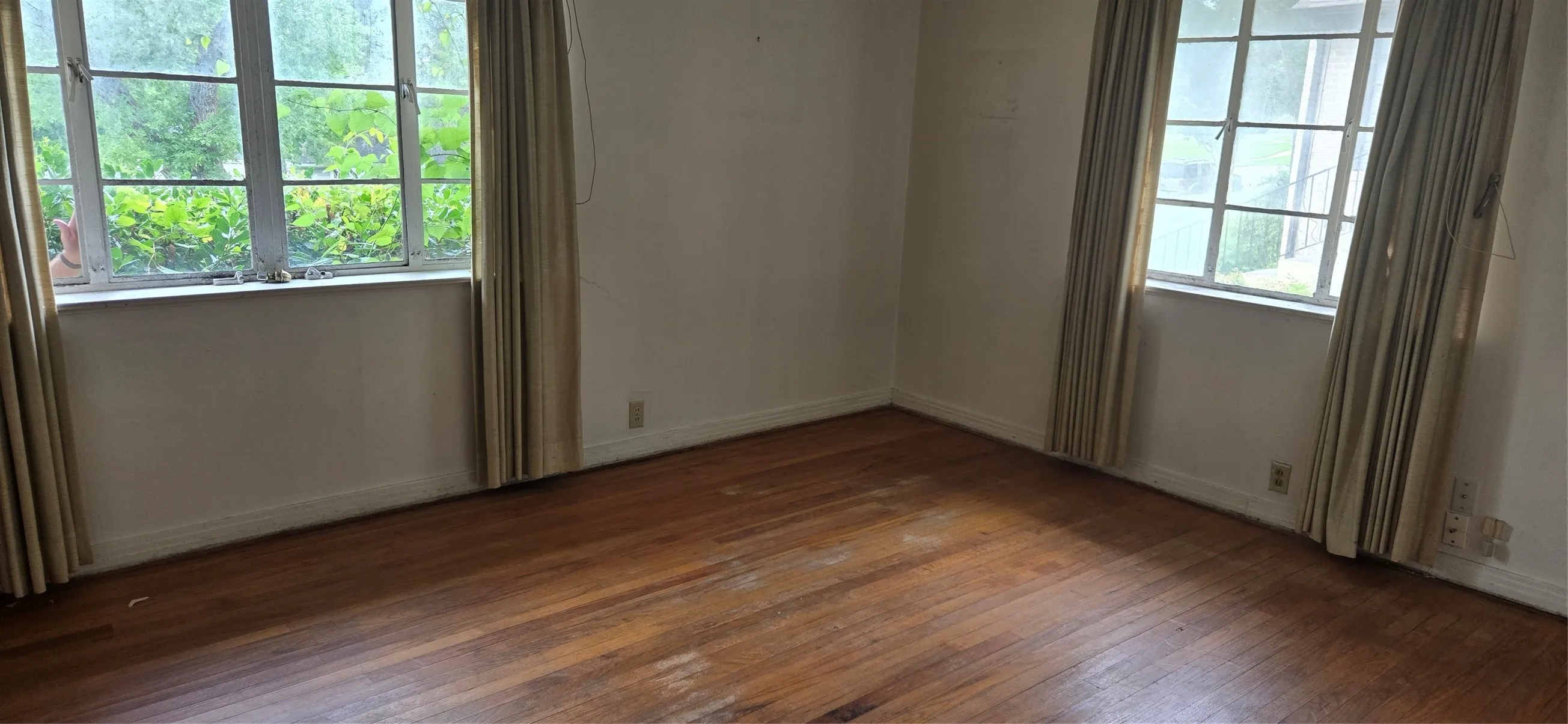 Single Family Residence For Sale in Grayson County , 626 Kessler Boulevard, Sherman, Texas 75092, 2 Bedroom, 1 Bathroom, 1 Garage spaces, 1,128 Sqft, built in 1952, mls#21294409, Real Estate Agent in Sherman, Homes For Sale in Grayson county, Homes For Sale in Sherman, Realtor in Sherman Texas, Real Estate Brokerage Independent Realty Texas, Luminita Cordes Realtor