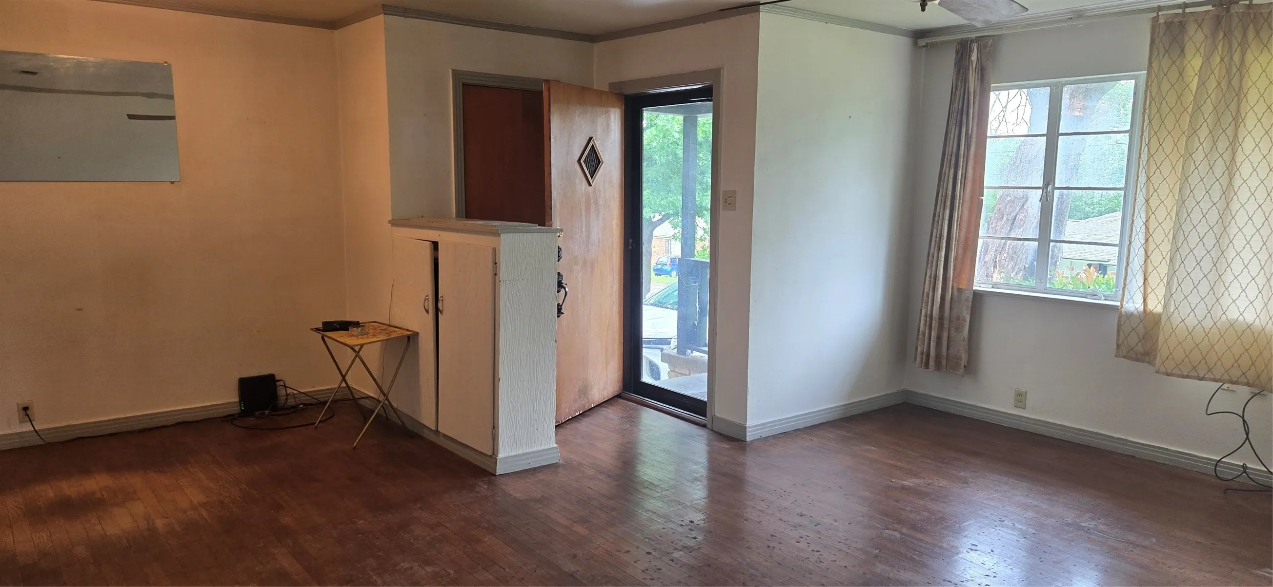 Single Family Residence For Sale in Grayson County , 626 Kessler Boulevard, Sherman, Texas 75092, 2 Bedroom, 1 Bathroom, 1 Garage spaces, 1,128 Sqft, built in 1952, mls#21294409, Real Estate Agent in Sherman, Homes For Sale in Grayson county, Homes For Sale in Sherman, Realtor in Sherman Texas, Real Estate Brokerage Independent Realty Texas, Luminita Cordes Realtor