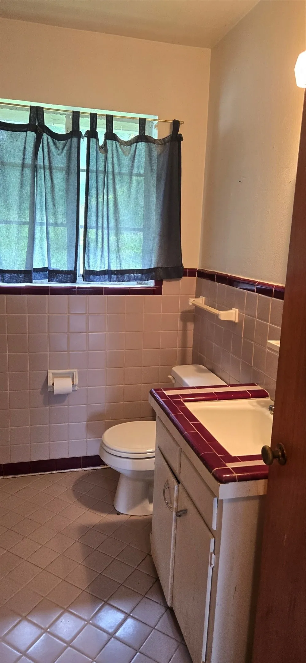 Single Family Residence For Sale in Grayson County , 626 Kessler Boulevard, Sherman, Texas 75092, 2 Bedroom, 1 Bathroom, 1 Garage spaces, 1,128 Sqft, built in 1952, mls#21294409, Real Estate Agent in Sherman, Homes For Sale in Grayson county, Homes For Sale in Sherman, Realtor in Sherman Texas, Real Estate Brokerage Independent Realty Texas, Luminita Cordes Realtor