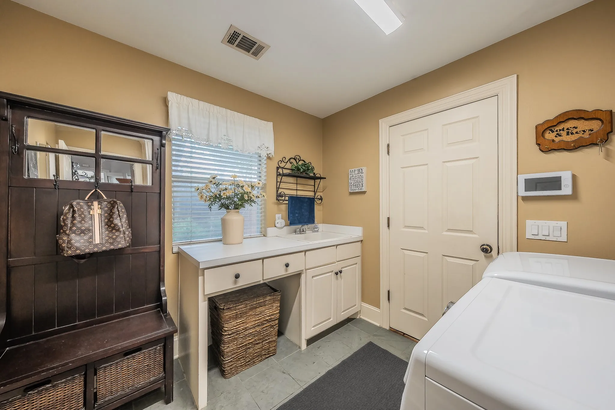 Single Family Residence For Sale in Dallas County , 1501 Cuttingham Court, Coppell, Texas 75019, 4 Bedroom, 4 Bathroom, 3 Garage spaces, 3,187 Sqft, built in 1994, mls#21294230, Real Estate Agent in Coppell, Homes For Sale in Dallas county, Homes For Sale in Coppell, Realtor in Coppell Texas, Real Estate Brokerage Independent Realty Texas, Luminita Cordes Realtor