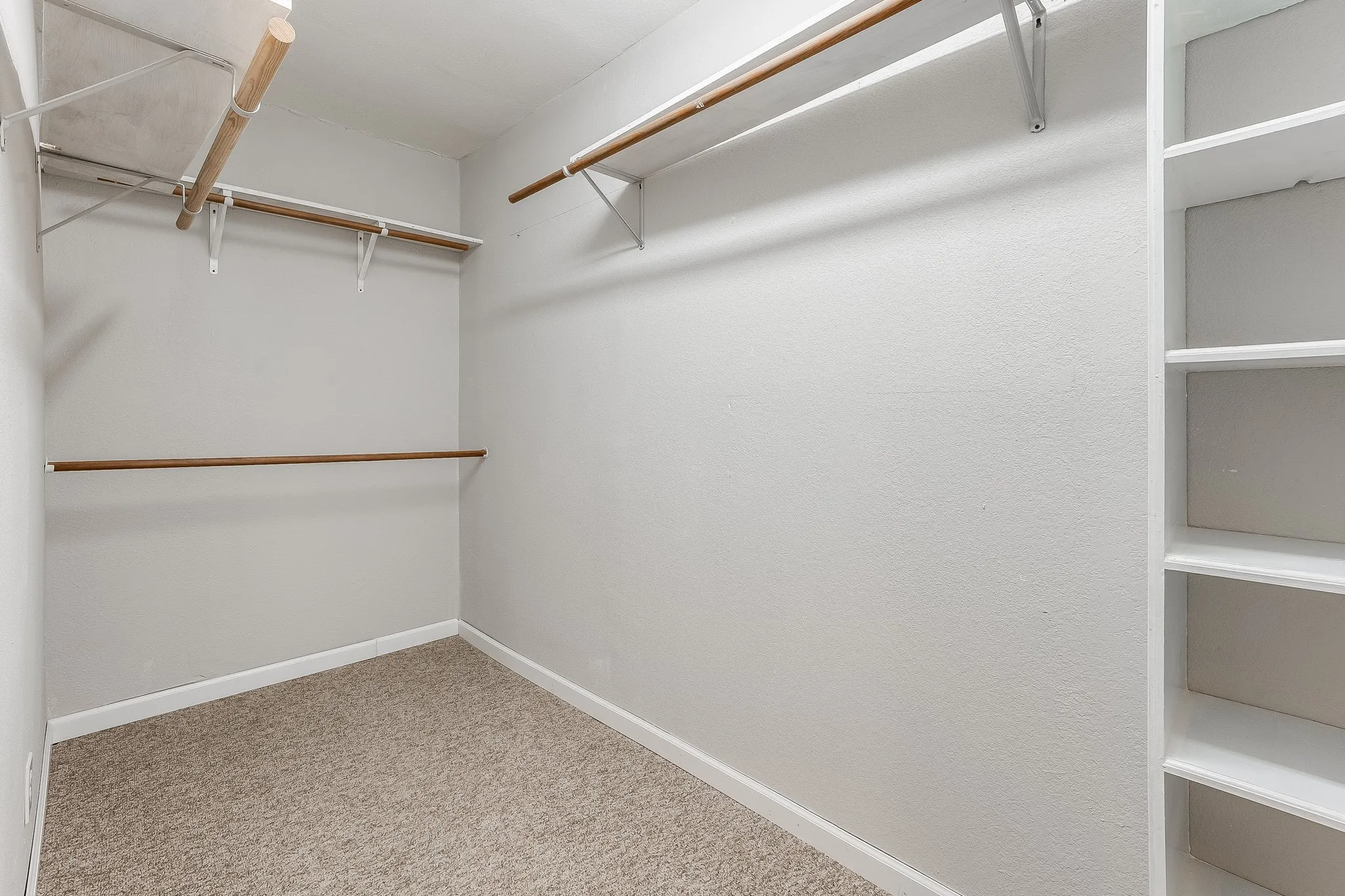 Single Family Residence For Sale in Hood County , 3906 Cimmaron Trail, Granbury, Texas 76049, 3 Bedroom, 2 Bathroom, 2 Garage spaces, 2,059 Sqft, built in 1990, mls#21282410, Real Estate Agent in Granbury, Homes For Sale in Hood county, Homes For Sale in Granbury, Realtor in Granbury Texas, Real Estate Brokerage Independent Realty Texas, Luminita Cordes Realtor