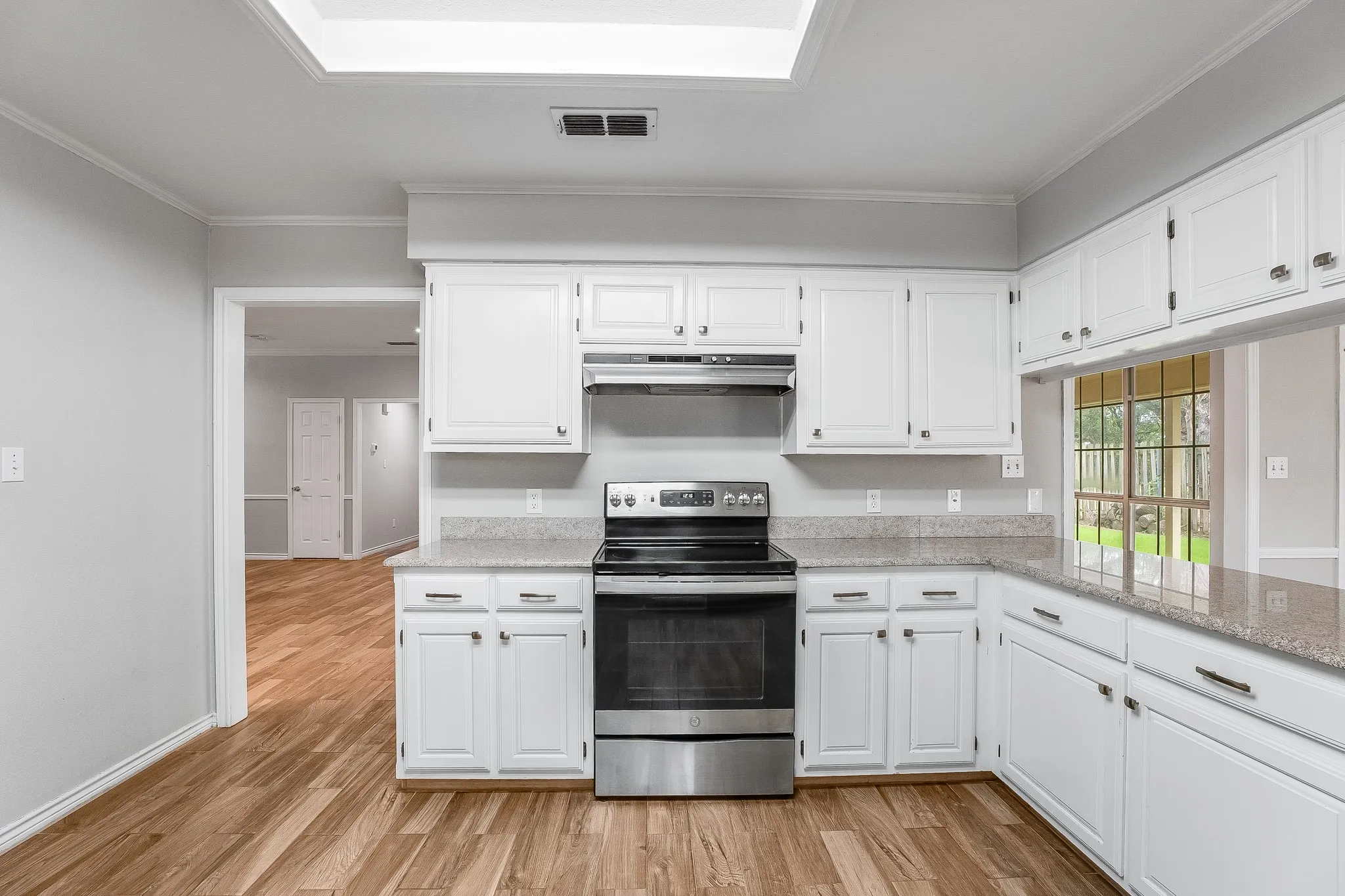 Single Family Residence For Sale in Hood County , 3906 Cimmaron Trail, Granbury, Texas 76049, 3 Bedroom, 2 Bathroom, 2 Garage spaces, 2,059 Sqft, built in 1990, mls#21282410, Real Estate Agent in Granbury, Homes For Sale in Hood county, Homes For Sale in Granbury, Realtor in Granbury Texas, Real Estate Brokerage Independent Realty Texas, Luminita Cordes Realtor