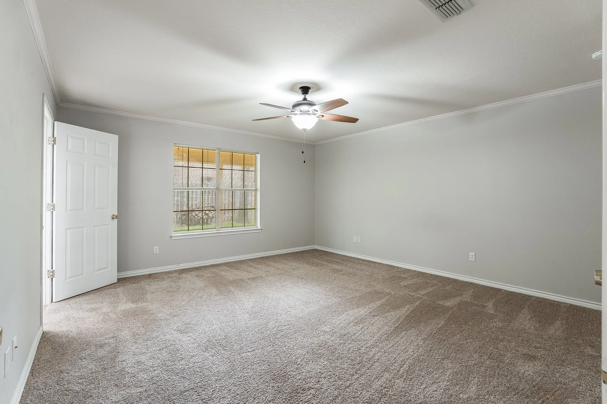 Single Family Residence For Sale in Hood County , 3906 Cimmaron Trail, Granbury, Texas 76049, 3 Bedroom, 2 Bathroom, 2 Garage spaces, 2,059 Sqft, built in 1990, mls#21282410, Real Estate Agent in Granbury, Homes For Sale in Hood county, Homes For Sale in Granbury, Realtor in Granbury Texas, Real Estate Brokerage Independent Realty Texas, Luminita Cordes Realtor