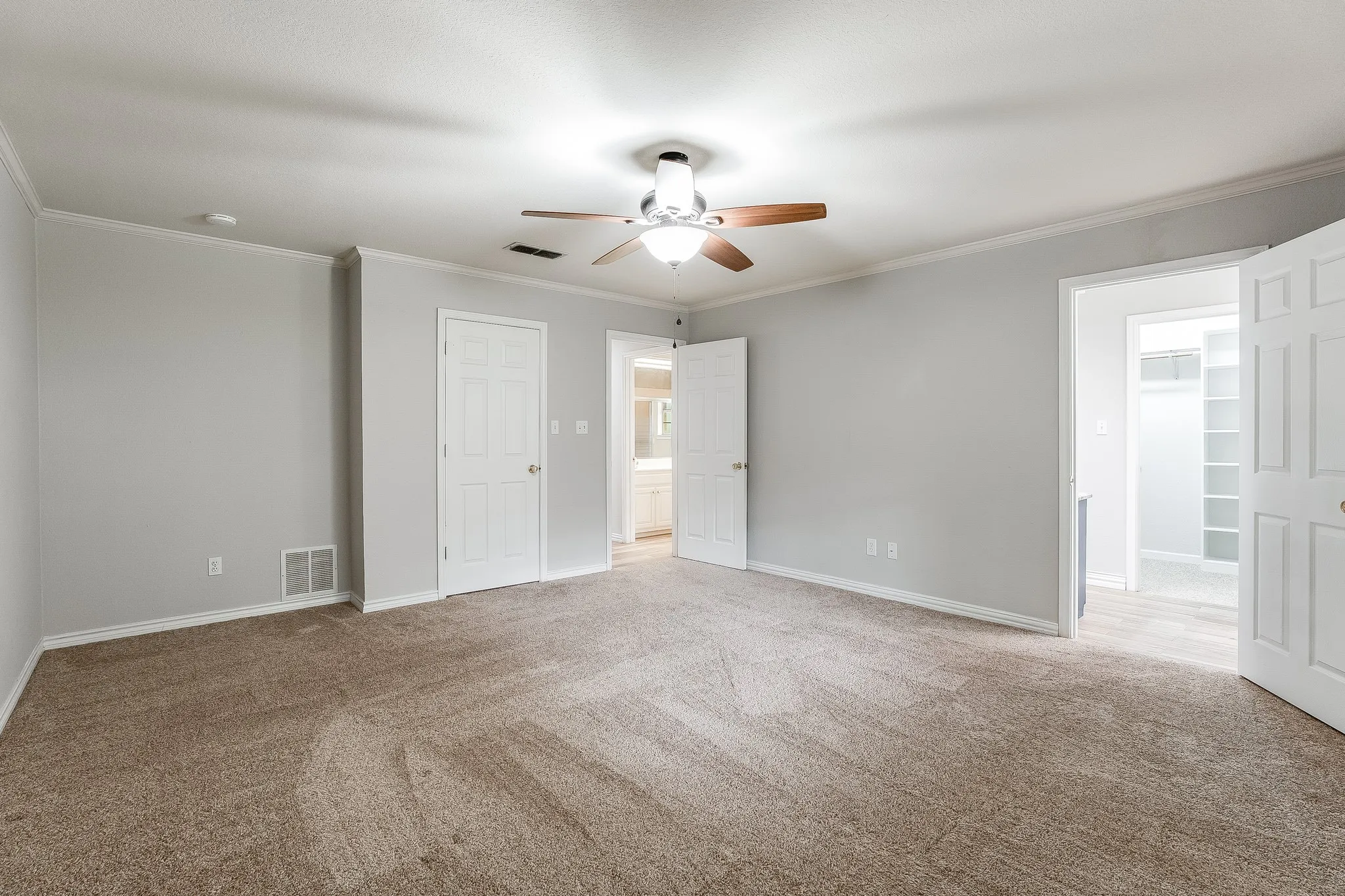 Single Family Residence For Sale in Hood County , 3906 Cimmaron Trail, Granbury, Texas 76049, 3 Bedroom, 2 Bathroom, 2 Garage spaces, 2,059 Sqft, built in 1990, mls#21282410, Real Estate Agent in Granbury, Homes For Sale in Hood county, Homes For Sale in Granbury, Realtor in Granbury Texas, Real Estate Brokerage Independent Realty Texas, Luminita Cordes Realtor