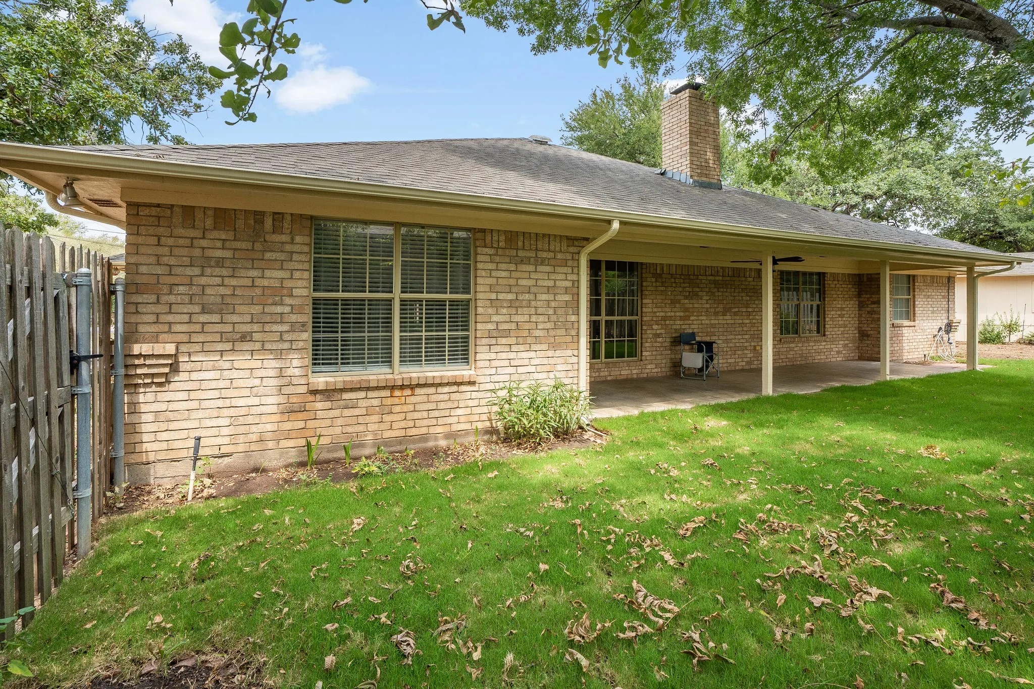 Single Family Residence For Sale in Hood County , 3906 Cimmaron Trail, Granbury, Texas 76049, 3 Bedroom, 2 Bathroom, 2 Garage spaces, 2,059 Sqft, built in 1990, mls#21282410, Real Estate Agent in Granbury, Homes For Sale in Hood county, Homes For Sale in Granbury, Realtor in Granbury Texas, Real Estate Brokerage Independent Realty Texas, Luminita Cordes Realtor
