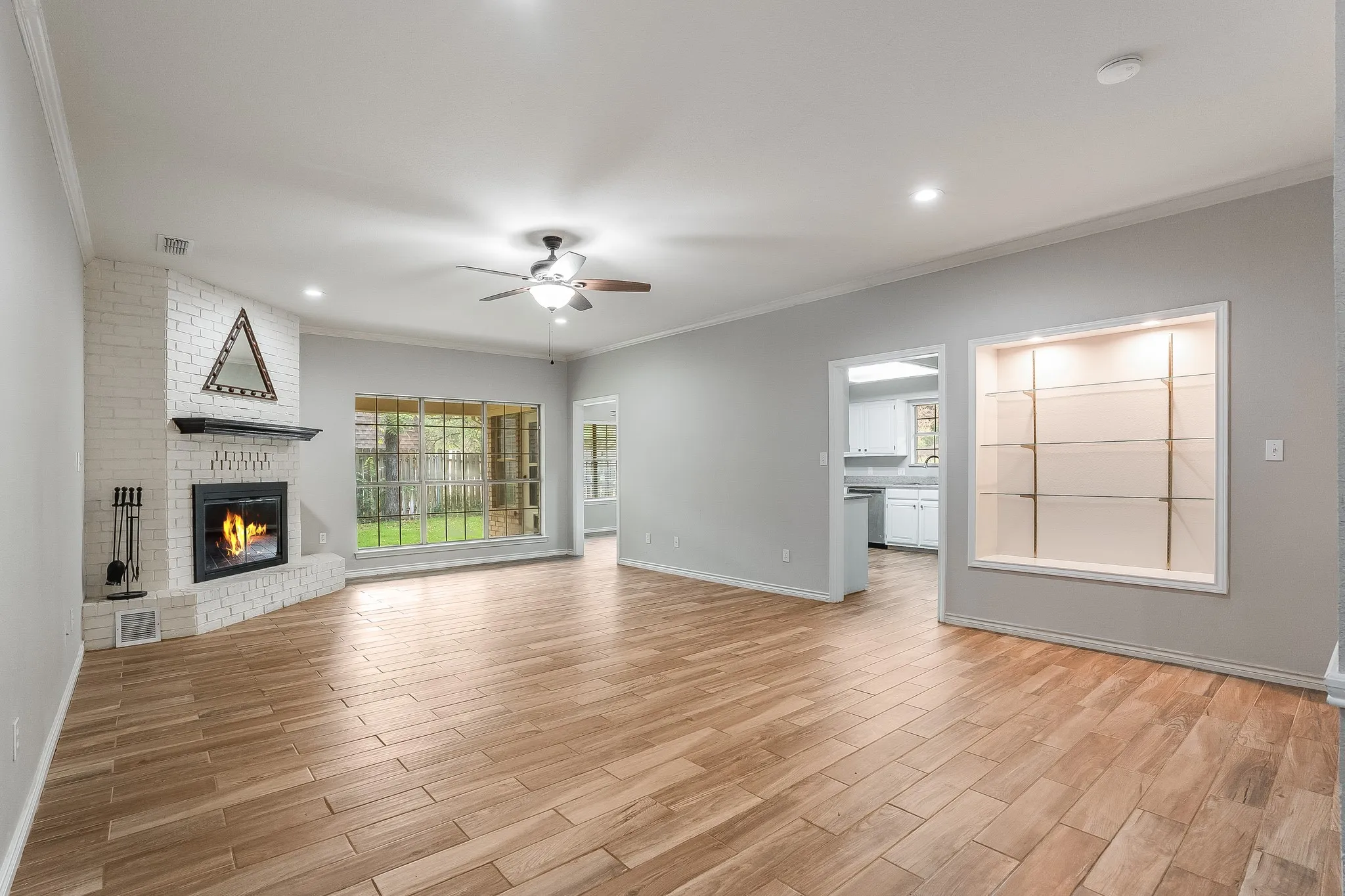 Single Family Residence For Sale in Hood County , 3906 Cimmaron Trail, Granbury, Texas 76049, 3 Bedroom, 2 Bathroom, 2 Garage spaces, 2,059 Sqft, built in 1990, mls#21282410, Real Estate Agent in Granbury, Homes For Sale in Hood county, Homes For Sale in Granbury, Realtor in Granbury Texas, Real Estate Brokerage Independent Realty Texas, Luminita Cordes Realtor