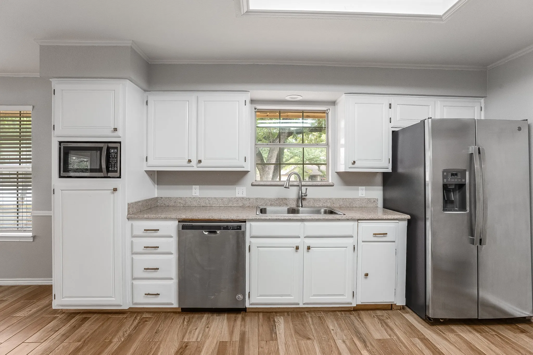 Single Family Residence For Sale in Hood County , 3906 Cimmaron Trail, Granbury, Texas 76049, 3 Bedroom, 2 Bathroom, 2 Garage spaces, 2,059 Sqft, built in 1990, mls#21282410, Real Estate Agent in Granbury, Homes For Sale in Hood county, Homes For Sale in Granbury, Realtor in Granbury Texas, Real Estate Brokerage Independent Realty Texas, Luminita Cordes Realtor