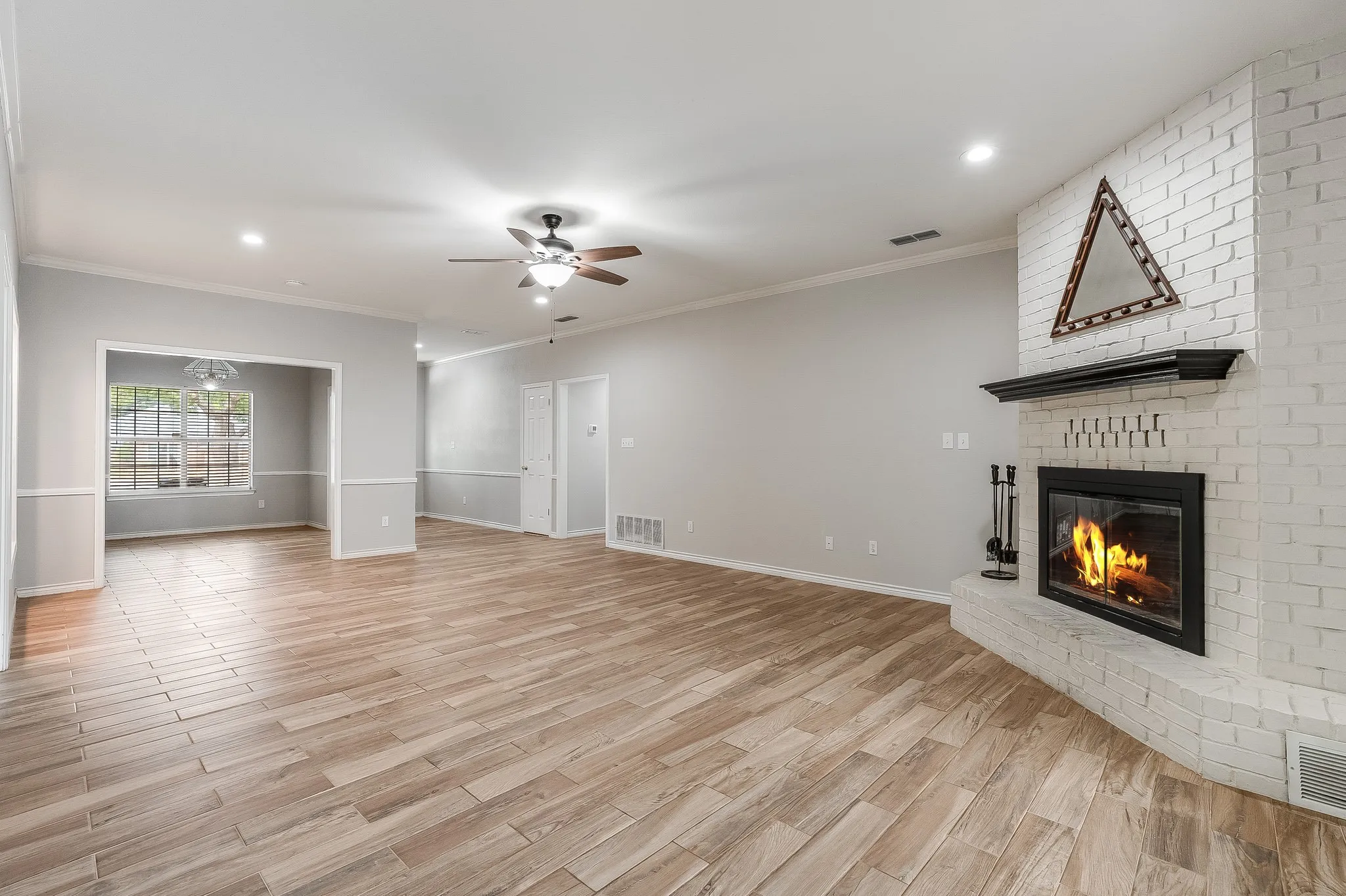 Single Family Residence For Sale in Hood County , 3906 Cimmaron Trail, Granbury, Texas 76049, 3 Bedroom, 2 Bathroom, 2 Garage spaces, 2,059 Sqft, built in 1990, mls#21282410, Real Estate Agent in Granbury, Homes For Sale in Hood county, Homes For Sale in Granbury, Realtor in Granbury Texas, Real Estate Brokerage Independent Realty Texas, Luminita Cordes Realtor