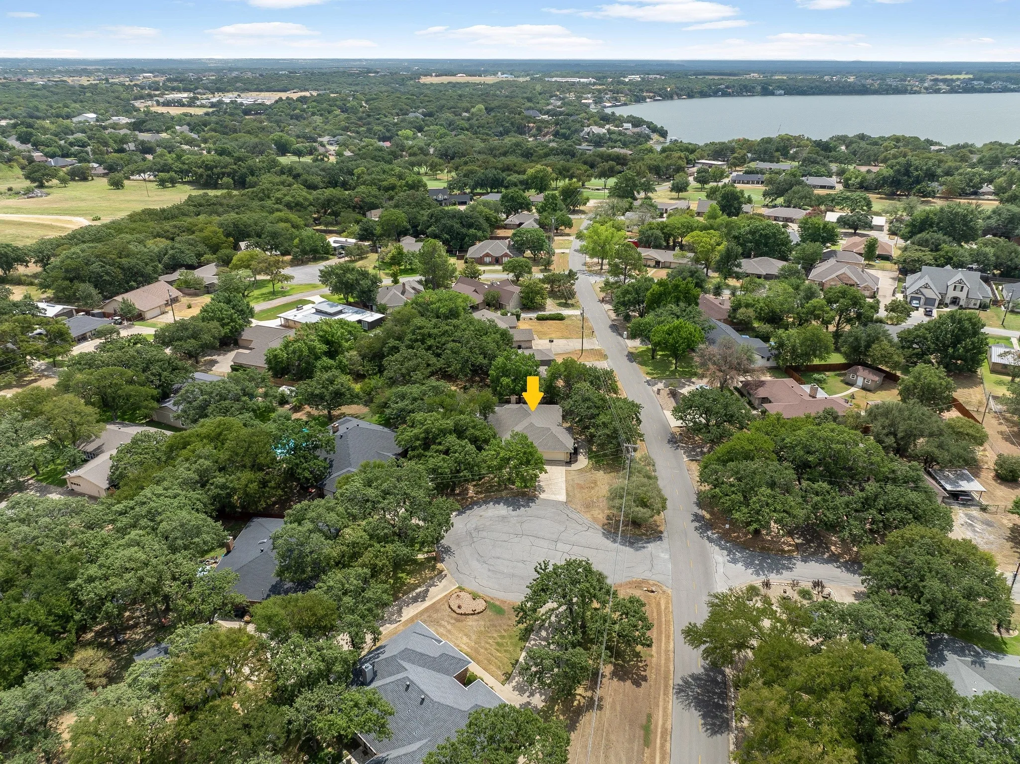 Single Family Residence For Sale in Hood County , 3906 Cimmaron Trail, Granbury, Texas 76049, 3 Bedroom, 2 Bathroom, 2 Garage spaces, 2,059 Sqft, built in 1990, mls#21282410, Real Estate Agent in Granbury, Homes For Sale in Hood county, Homes For Sale in Granbury, Realtor in Granbury Texas, Real Estate Brokerage Independent Realty Texas, Luminita Cordes Realtor