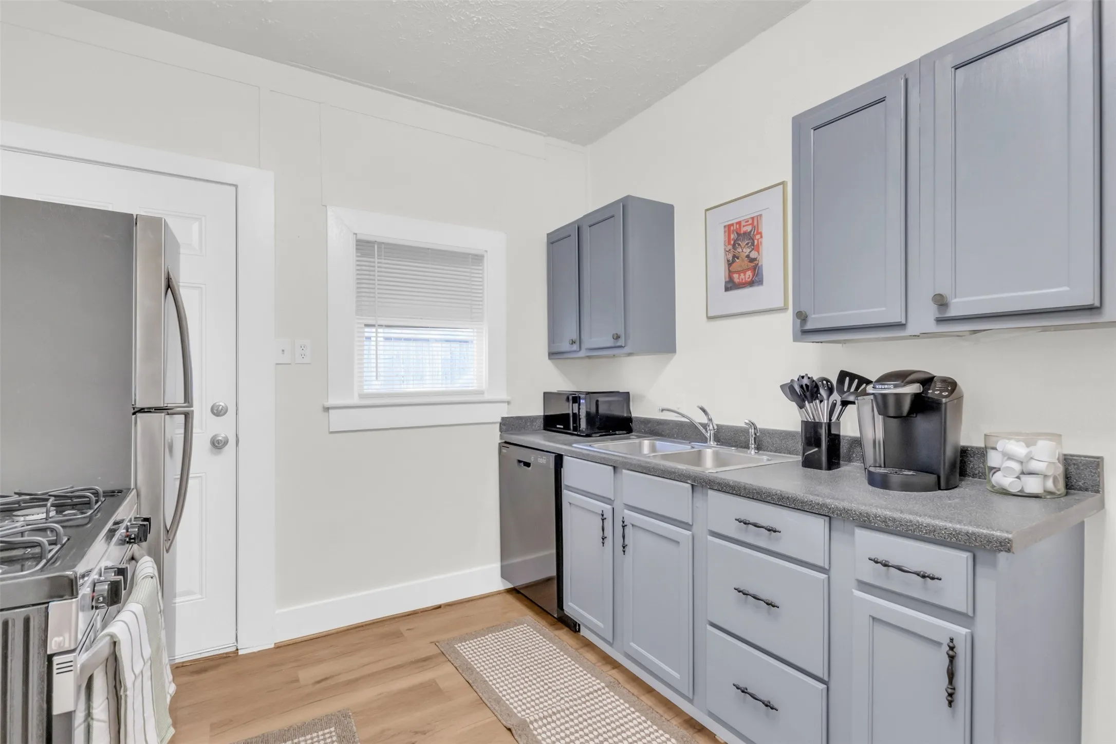 Duplex For Rent in Dallas County , 4121 Junius Street 4123, Dallas, Texas 75246, 2 Bedroom, 1 Bathroom, Garage spaces, 900 Sqft, built in 1920, mls#21294791, Real Estate Agent in Dallas, Homes For Rent in Dallas county, Homes For Rent in Dallas, Realtor in Dallas Texas, Real Estate Brokerage Independent Realty Texas, Luminita Cordes Realtor