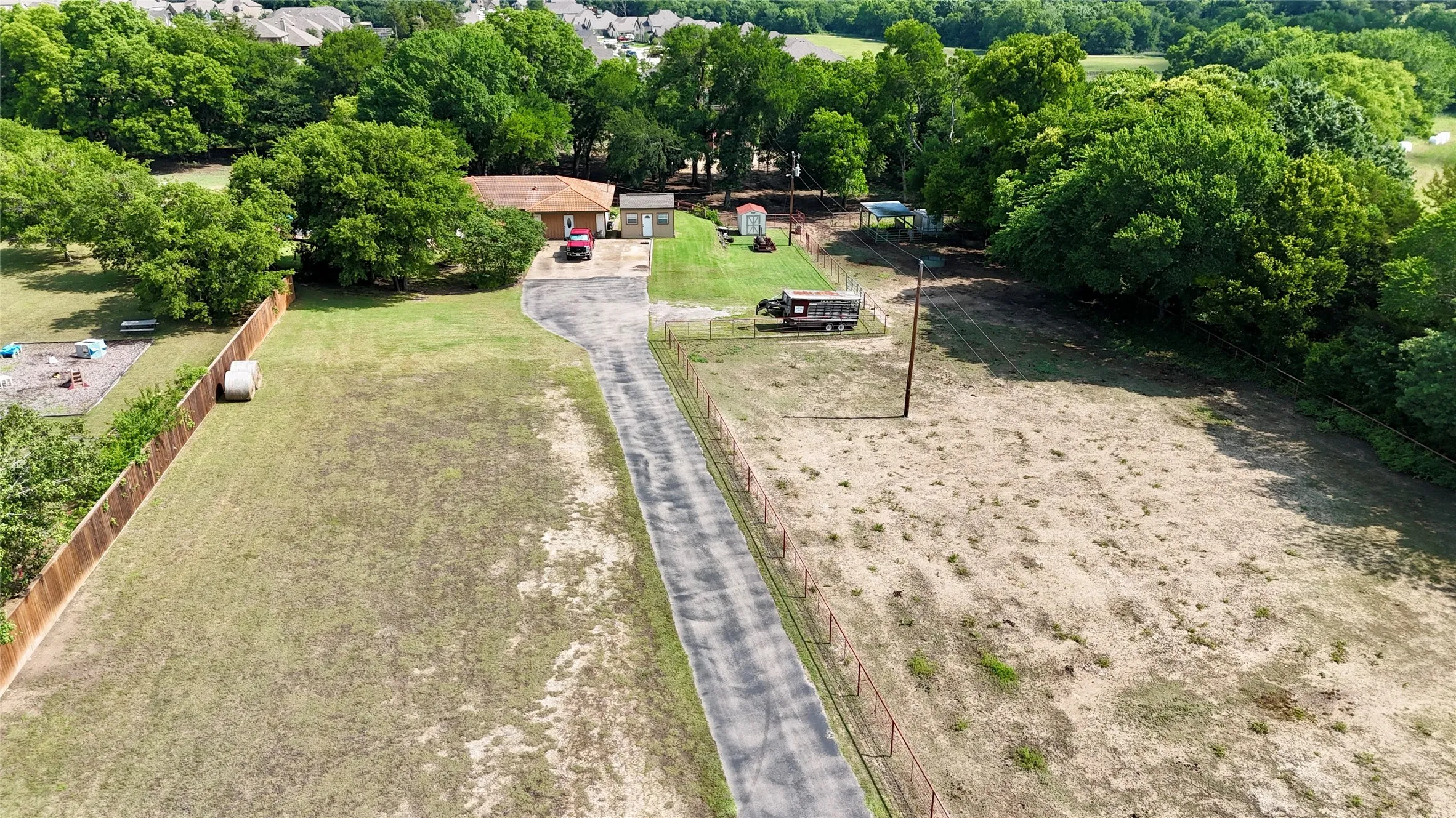 Single Family Residence For Sale in Ellis County , 4611 Fm 1387, Midlothian, Texas 76065, 3 Bedroom, 3 Bathroom, Garage spaces, 2,316 Sqft, built in 1974, mls#21295730, Real Estate Agent in Midlothian, Homes For Sale in Ellis county, Homes For Sale in Midlothian, Realtor in Midlothian Texas, Real Estate Brokerage Independent Realty Texas, Luminita Cordes Realtor