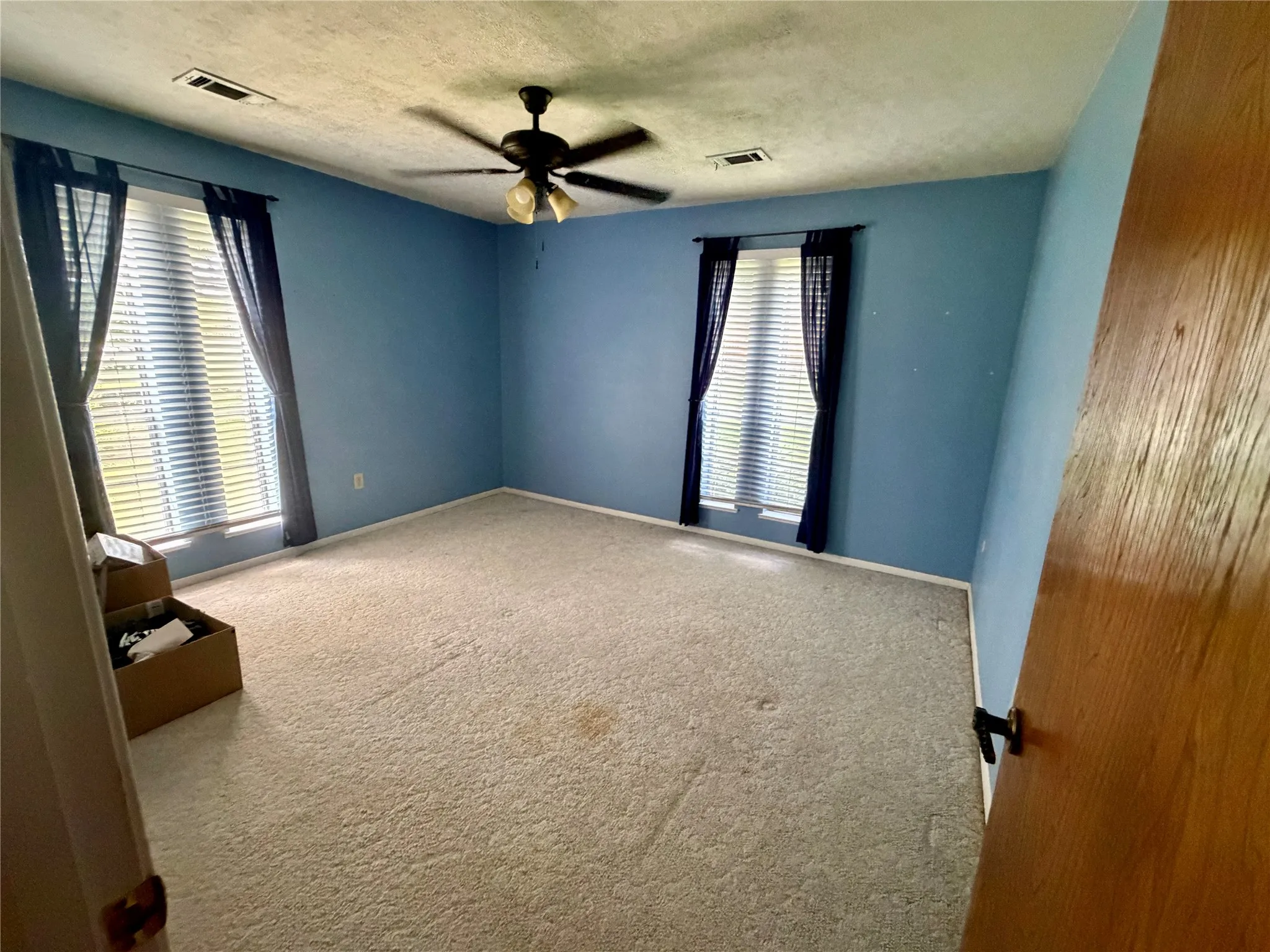 Single Family Residence For Sale in Ellis County , 4611 Fm 1387, Midlothian, Texas 76065, 3 Bedroom, 3 Bathroom, Garage spaces, 2,316 Sqft, built in 1974, mls#21295730, Real Estate Agent in Midlothian, Homes For Sale in Ellis county, Homes For Sale in Midlothian, Realtor in Midlothian Texas, Real Estate Brokerage Independent Realty Texas, Luminita Cordes Realtor