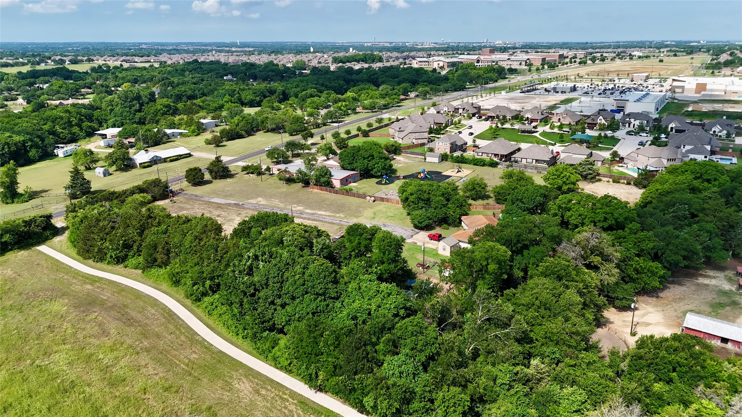 Single Family Residence For Sale in Ellis County , 4611 Fm 1387, Midlothian, Texas 76065, 3 Bedroom, 3 Bathroom, Garage spaces, 2,316 Sqft, built in 1974, mls#21295730, Real Estate Agent in Midlothian, Homes For Sale in Ellis county, Homes For Sale in Midlothian, Realtor in Midlothian Texas, Real Estate Brokerage Independent Realty Texas, Luminita Cordes Realtor