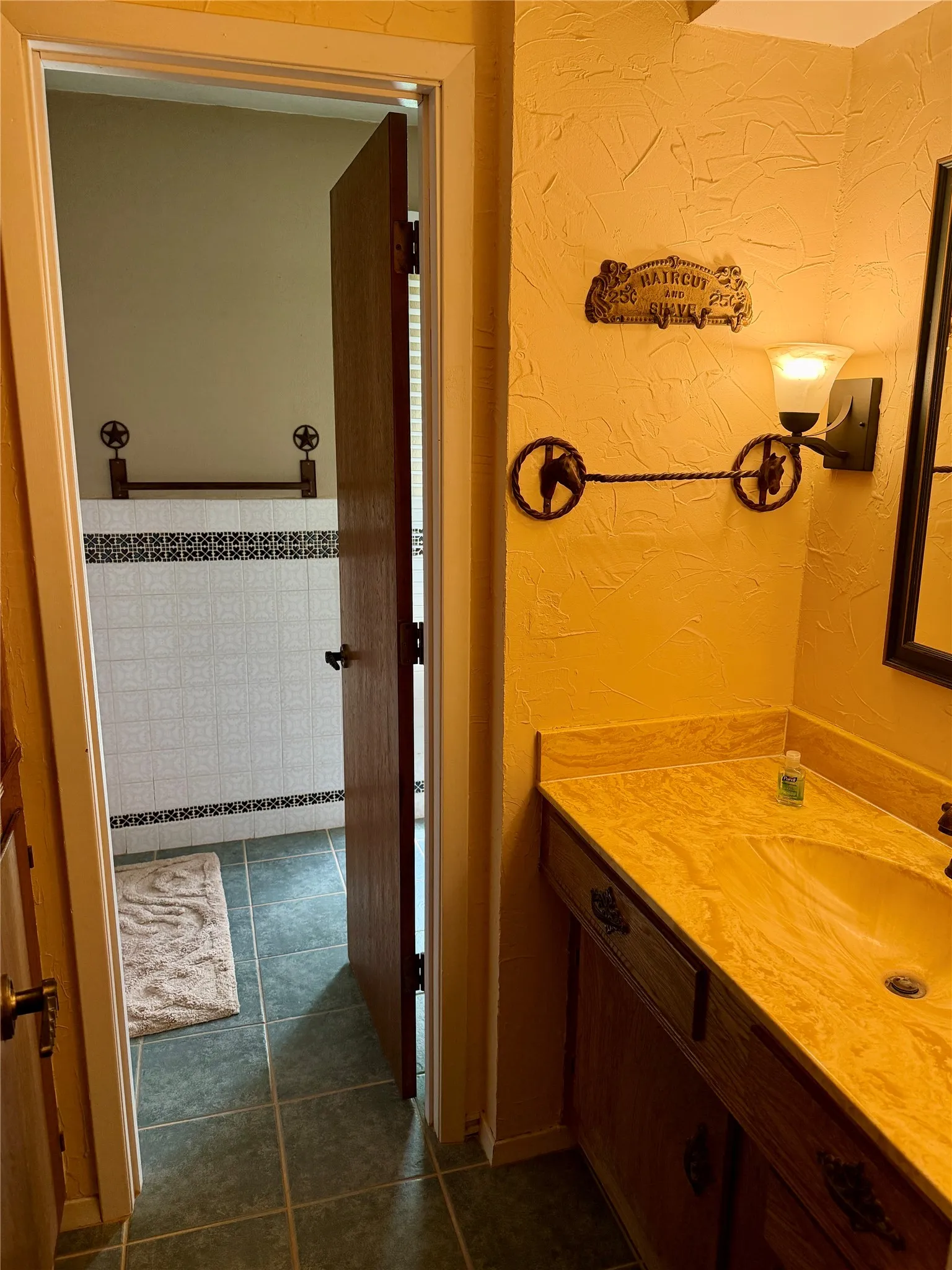 Single Family Residence For Sale in Ellis County , 4611 Fm 1387, Midlothian, Texas 76065, 3 Bedroom, 3 Bathroom, Garage spaces, 2,316 Sqft, built in 1974, mls#21295730, Real Estate Agent in Midlothian, Homes For Sale in Ellis county, Homes For Sale in Midlothian, Realtor in Midlothian Texas, Real Estate Brokerage Independent Realty Texas, Luminita Cordes Realtor