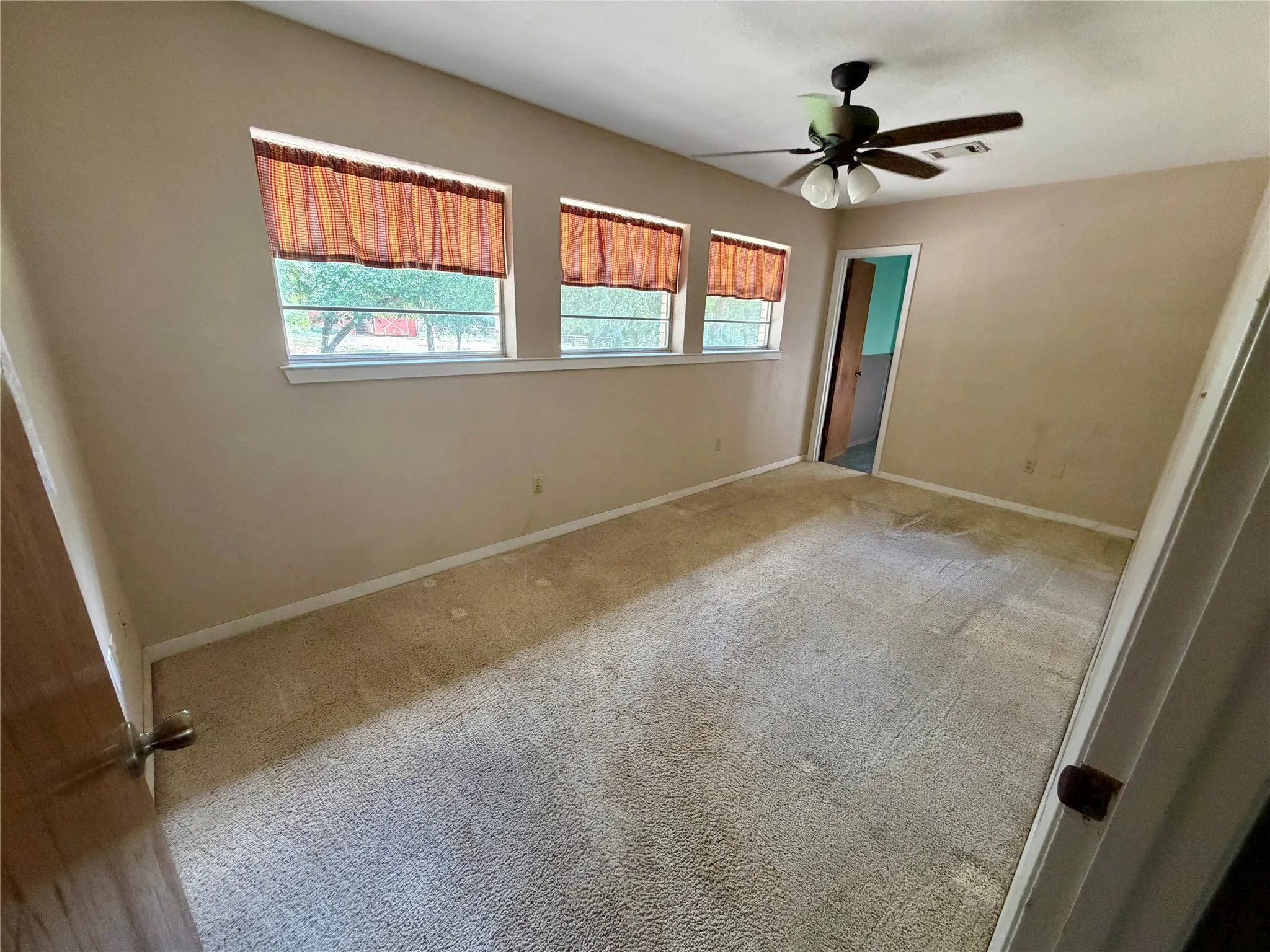 Single Family Residence For Sale in Ellis County , 4611 Fm 1387, Midlothian, Texas 76065, 3 Bedroom, 3 Bathroom, Garage spaces, 2,316 Sqft, built in 1974, mls#21295730, Real Estate Agent in Midlothian, Homes For Sale in Ellis county, Homes For Sale in Midlothian, Realtor in Midlothian Texas, Real Estate Brokerage Independent Realty Texas, Luminita Cordes Realtor