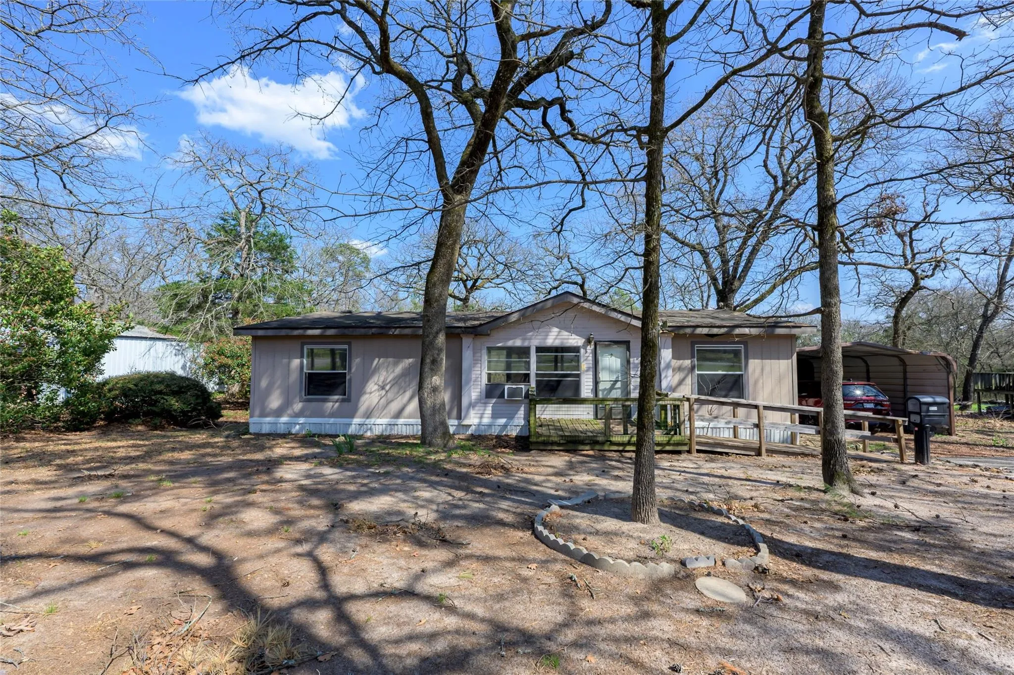 Mobile Home For Sale in Smith County , 17256 Countrywood, Lindale, Texas 75771, 3 Bedroom, 2 Bathroom, Garage spaces, 1,288 Sqft, built in 1997, mls#21268557, Real Estate Agent in Lindale, Homes For Sale in Smith county, Homes For Sale in Lindale, Realtor in Lindale Texas, Real Estate Brokerage Independent Realty Texas, Luminita Cordes Realtor
