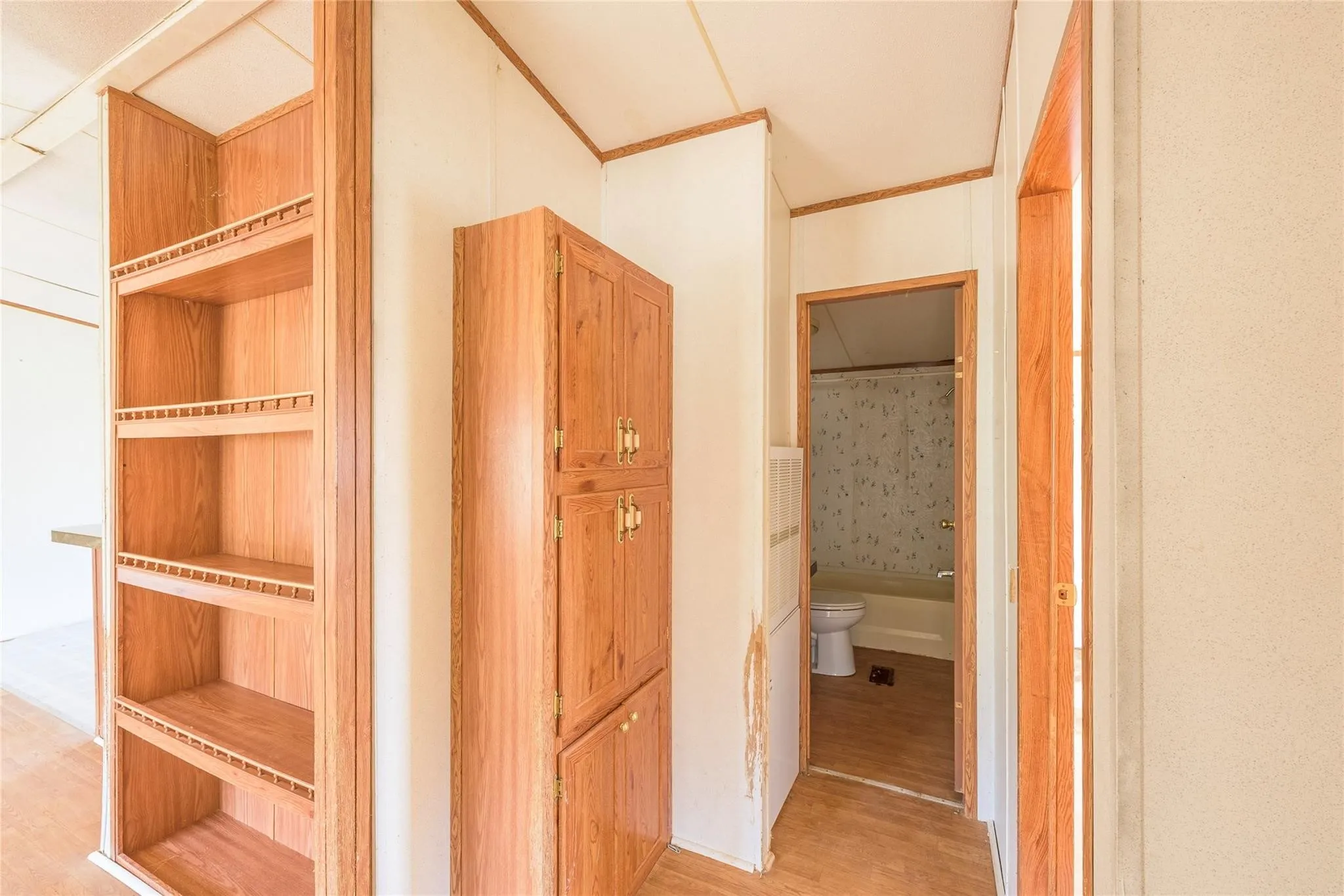 Mobile Home For Sale in Smith County , 17256 Countrywood, Lindale, Texas 75771, 3 Bedroom, 2 Bathroom, Garage spaces, 1,288 Sqft, built in 1997, mls#21268557, Real Estate Agent in Lindale, Homes For Sale in Smith county, Homes For Sale in Lindale, Realtor in Lindale Texas, Real Estate Brokerage Independent Realty Texas, Luminita Cordes Realtor