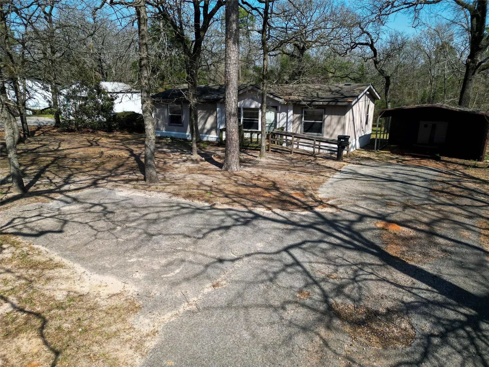 Mobile Home For Sale in Smith County , 17256 Countrywood, Lindale, Texas 75771, 3 Bedroom, 2 Bathroom, Garage spaces, 1,288 Sqft, built in 1997, mls#21268557, Real Estate Agent in Lindale, Homes For Sale in Smith county, Homes For Sale in Lindale, Realtor in Lindale Texas, Real Estate Brokerage Independent Realty Texas, Luminita Cordes Realtor