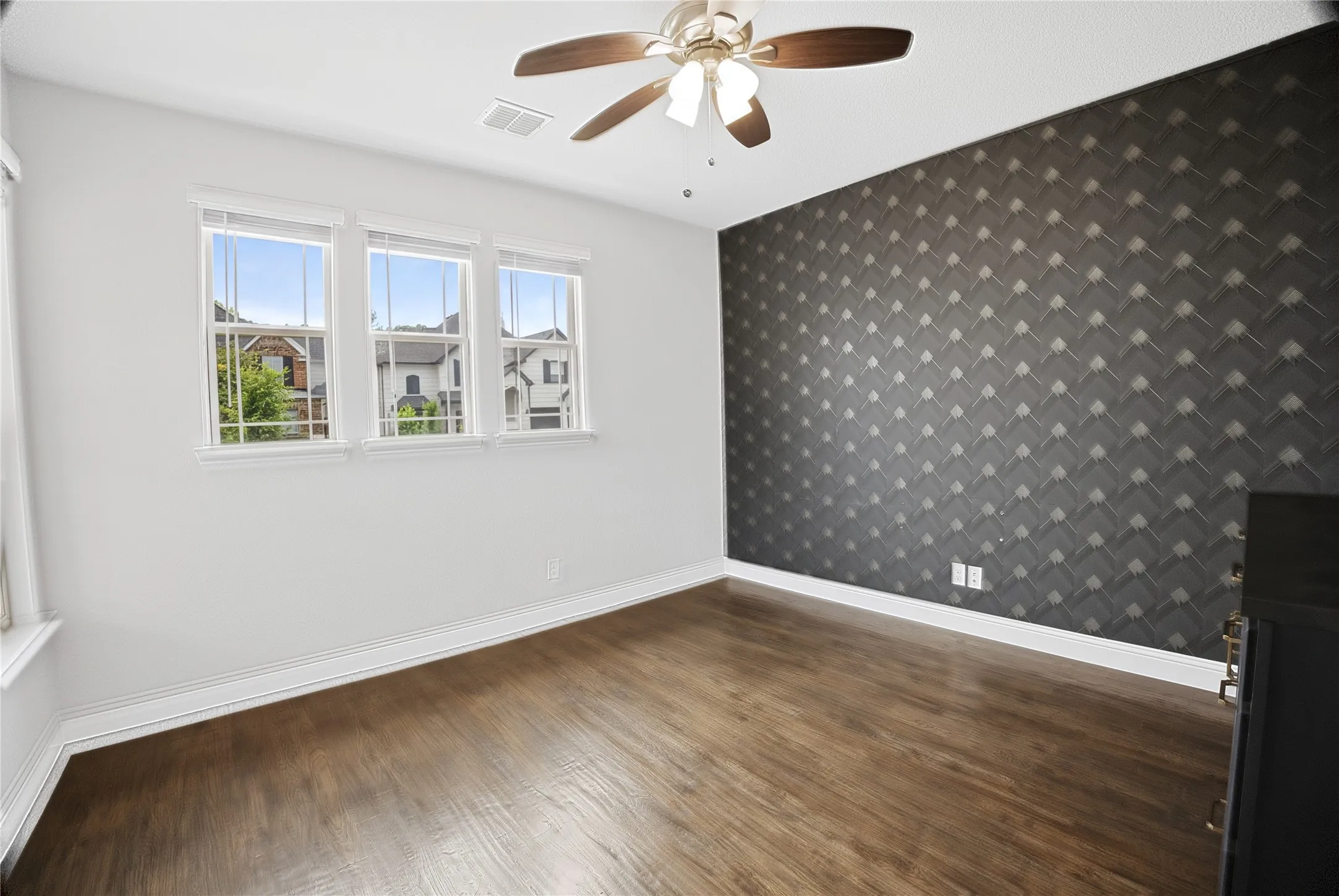 Single Family Residence For Sale in Denton County , 620 Shadow Trail, Frisco, Texas 75033, 4 Bedroom, 4 Bathroom, 2 Garage spaces, 3,423 Sqft, built in 2021, mls#21295734, Real Estate Agent in Frisco, Homes For Sale in Denton county, Homes For Sale in Frisco, Realtor in Frisco Texas, Real Estate Brokerage Independent Realty Texas, Luminita Cordes Realtor